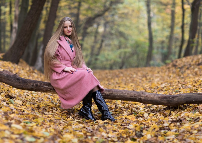 Diana  - an 18-year-old natural blonde girl photographed in October 2020 by Serhiy Lvivsky, picture 33