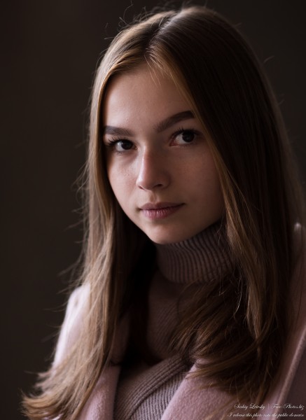 Julia - a 15-year-old girl photographed in October 2020 by Serhiy Lvivsky, picture 2