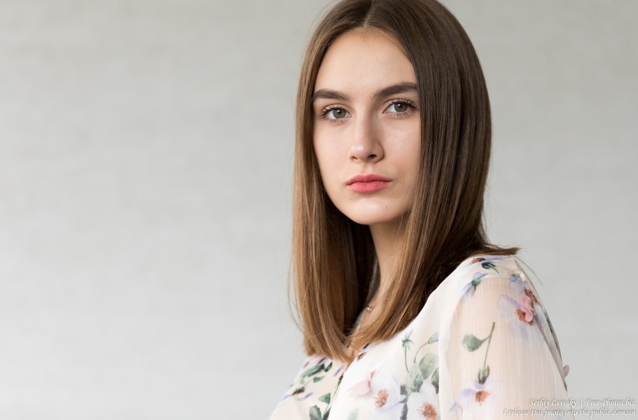 Julia - a 15-year-old girl photographed in July 2019 by Serhiy Lvivsky, picture 6