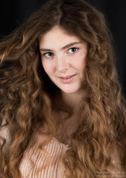 Kornelia - a 15-year-old girl with curly hair photographed in March 2023 by Serhiy Lvivsky, picture 4