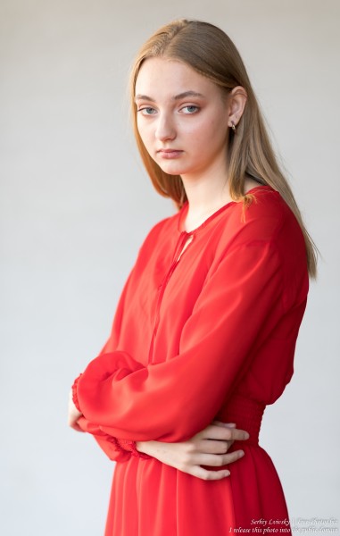 Nastia - a 16-year-old natural blonde girl photographed in September 2019 by Serhiy Lvivsky, picture 3
