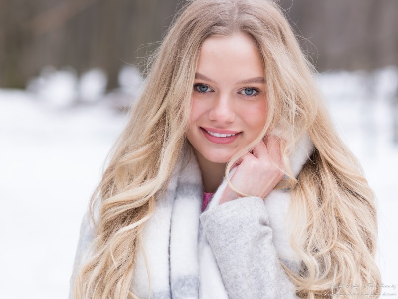 Oksana - a 19-year-old natural blonde girl photographed by Serhiy Lvivsky in March 2021, picture 37