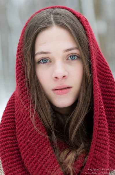 Sophia - a 17-year-old girl with blue eyes photographed by Serhiy Lvivsky in January 2022, picture 19