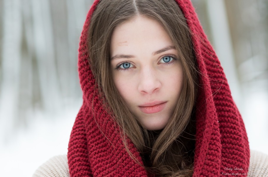 Sophia - a 17-year-old girl with blue eyes photographed by Serhiy Lvivsky in January 2022, picture 22
