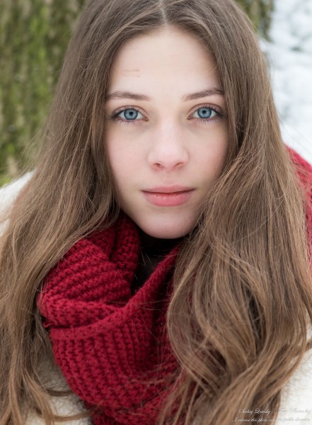 Sophia - a 17-year-old girl with blue eyes photographed by Serhiy Lvivsky in January 2022, picture 25