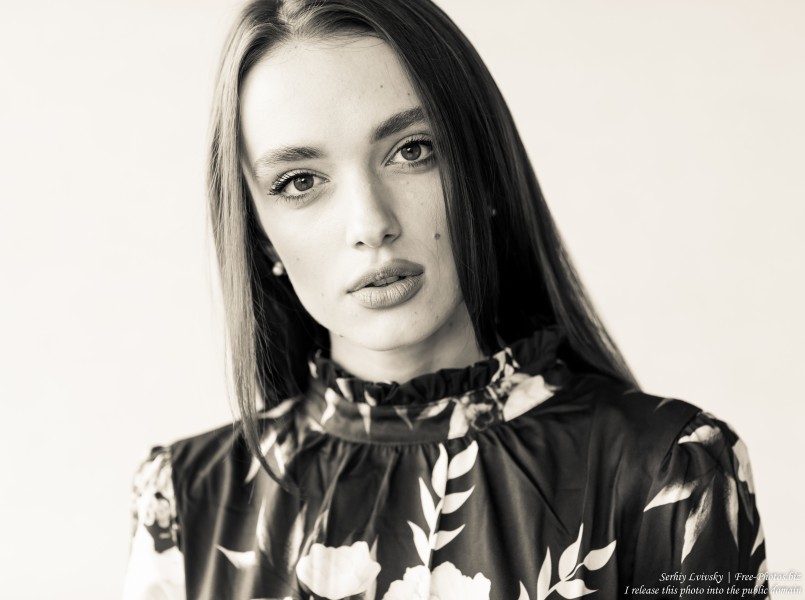 Tonya - a 23-year-old brunette girl photographed in August 2019 by Serhiy Lvivsky, picture 4