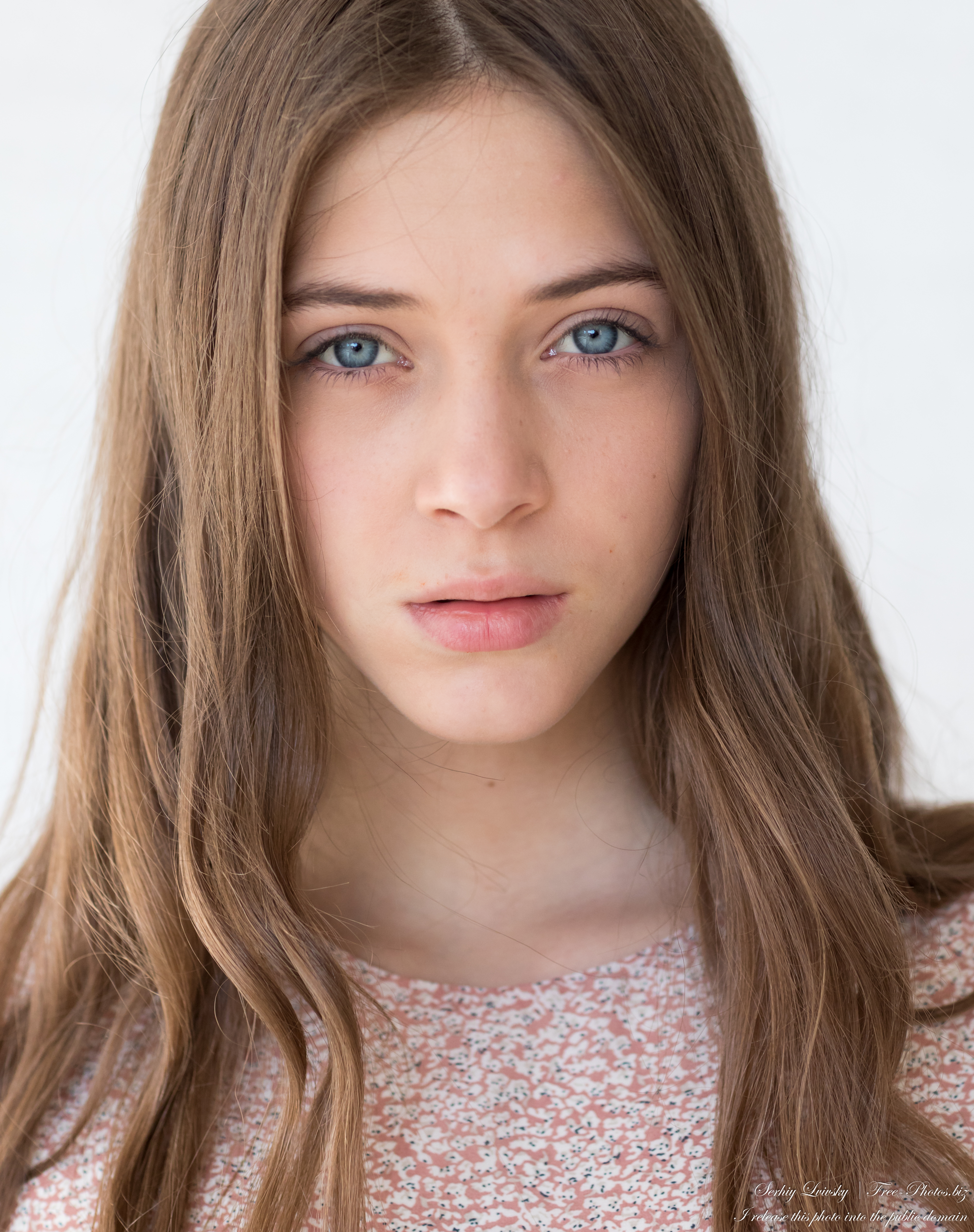 Sophia - a 17-year-old creation of God with blue eyes photographed in October 2021 by Serhiy Lvivsky, portrait 6 out of 27
