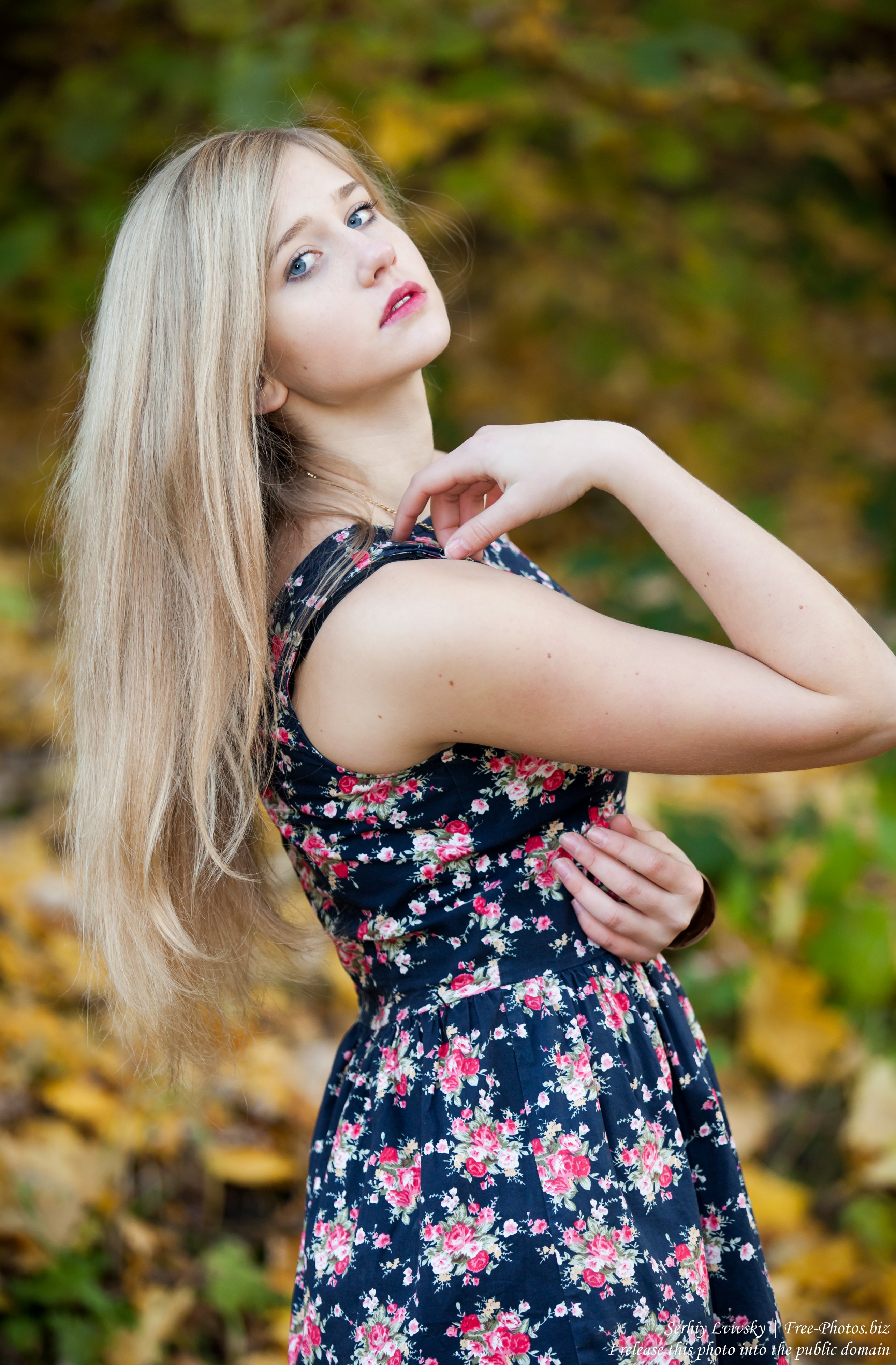 a seventeen-year-old natural blond girl with blue eyes photographed by Serhiy Lvivsky in October 2015, picture 8