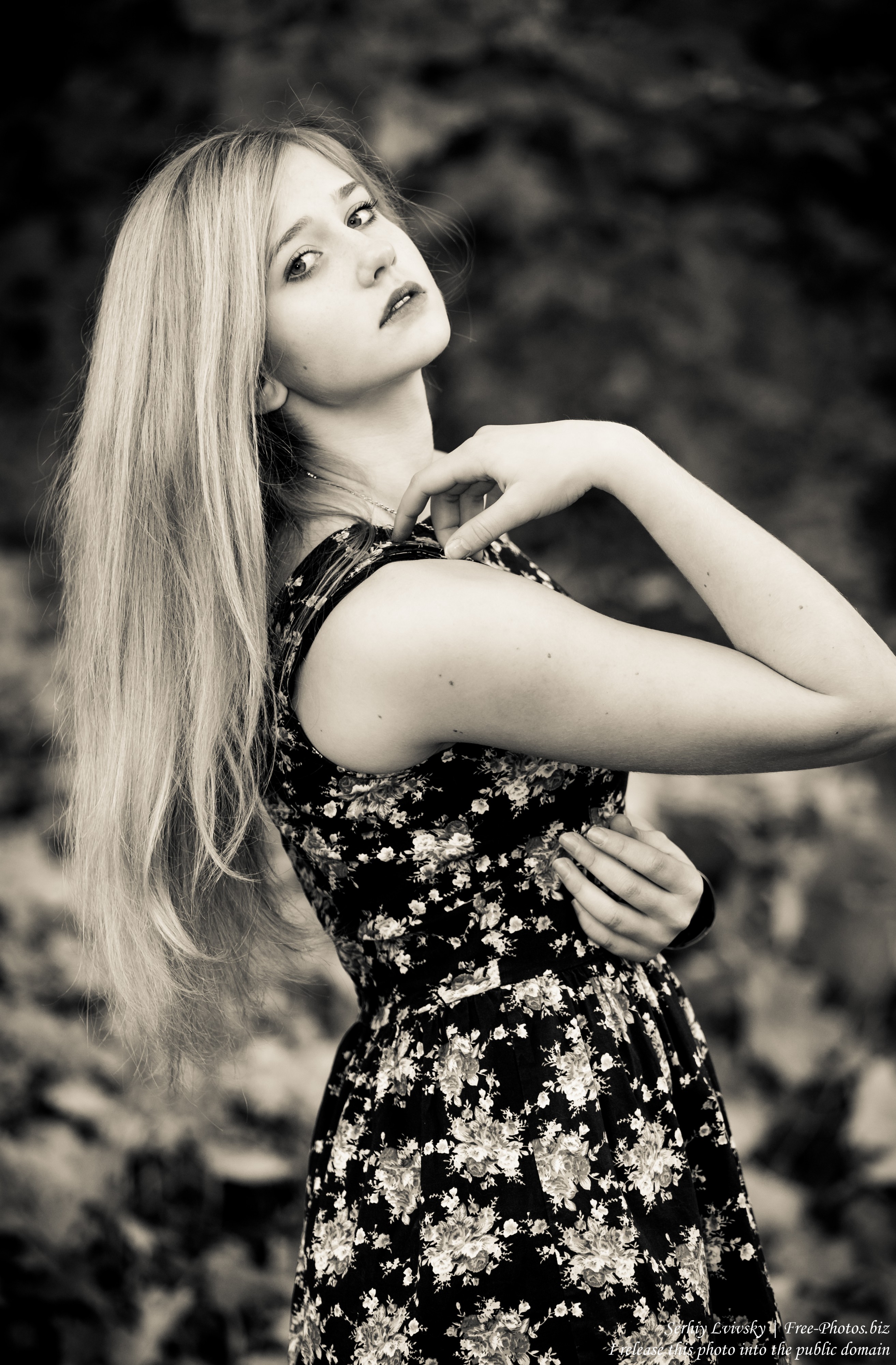a seventeen-year-old natural blond girl with blue eyes photographed by Serhiy Lvivsky in October 2015, picture 9