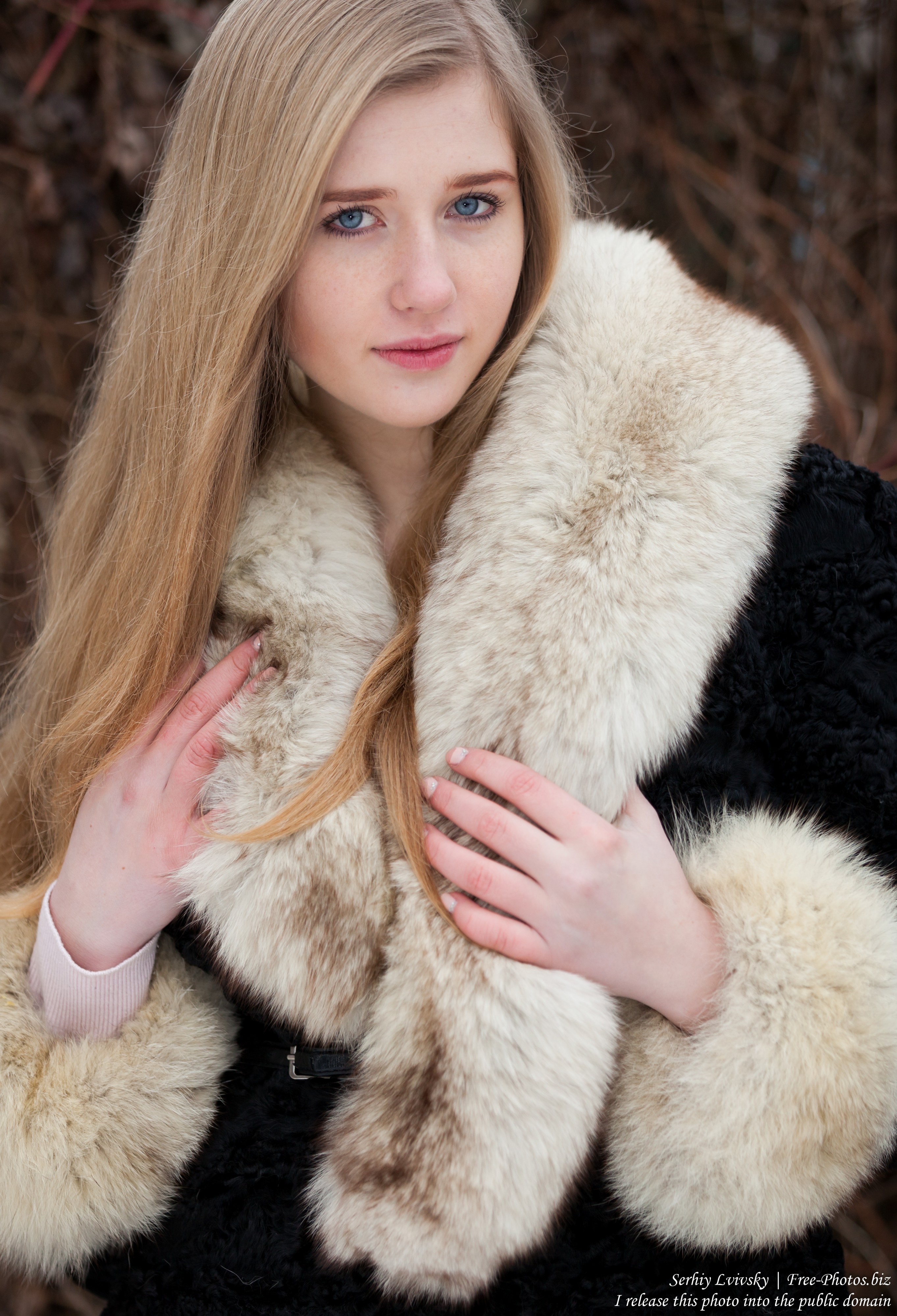 a natural blonde 17-year-old girl photographed by Serhiy Lvivsky in January 2016, picture 14
