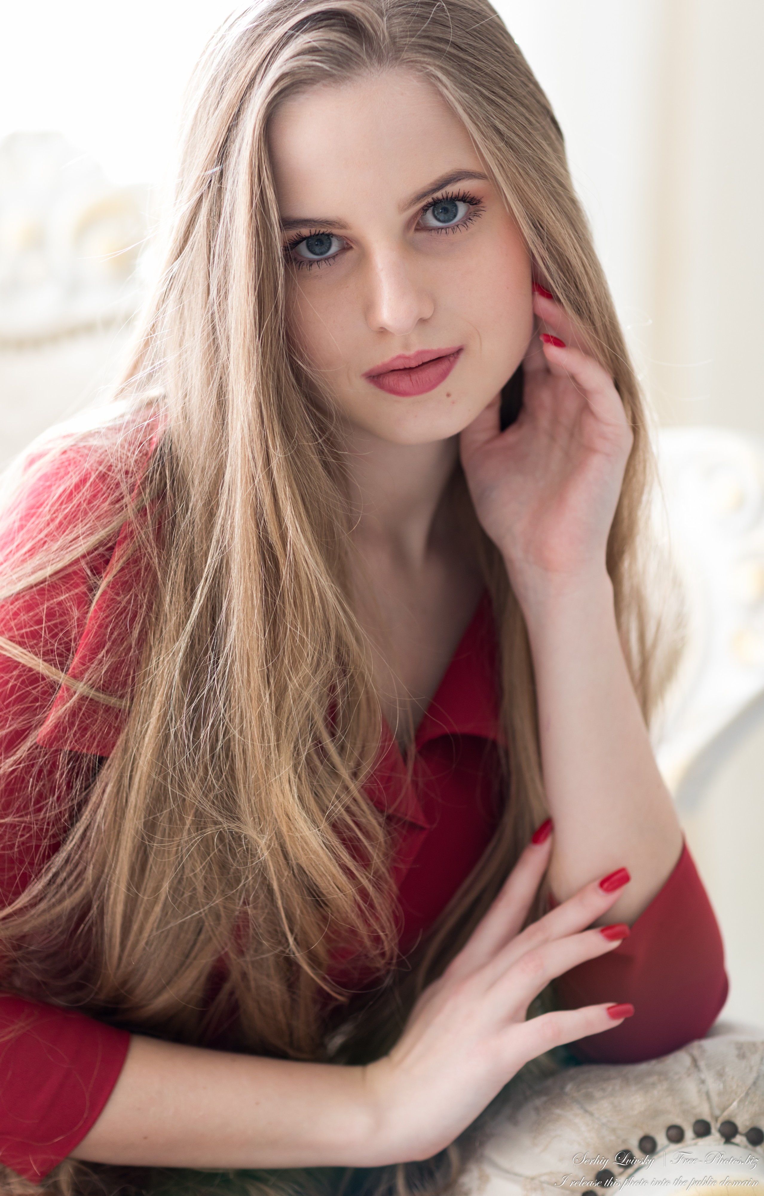 Diana - a 20-year-old natural blonde girl photographed in December 2022 by Serhiy Lvivsky, picture 26