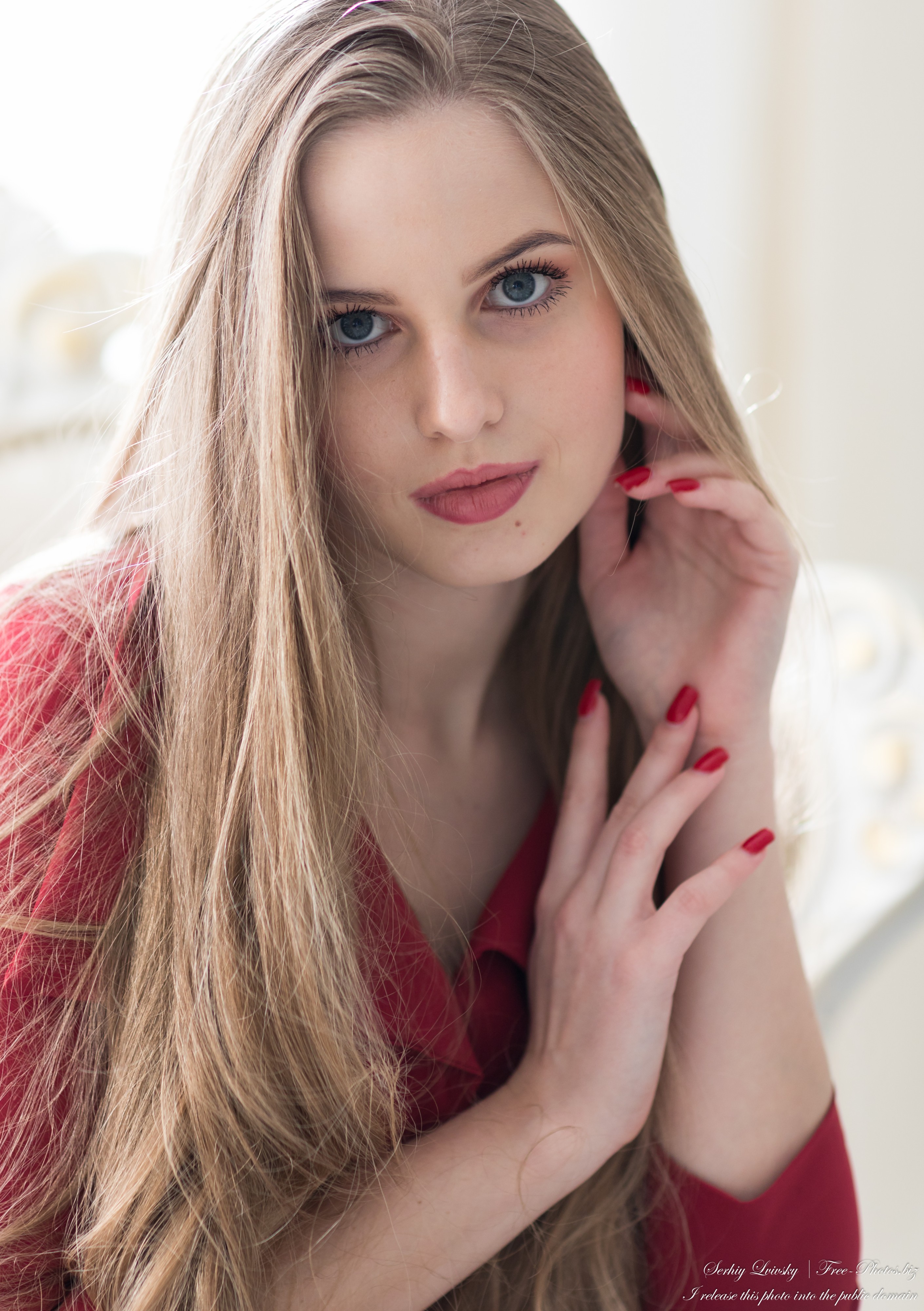Diana - a 20-year-old natural blonde girl photographed in December 2022 by Serhiy Lvivsky, picture 27