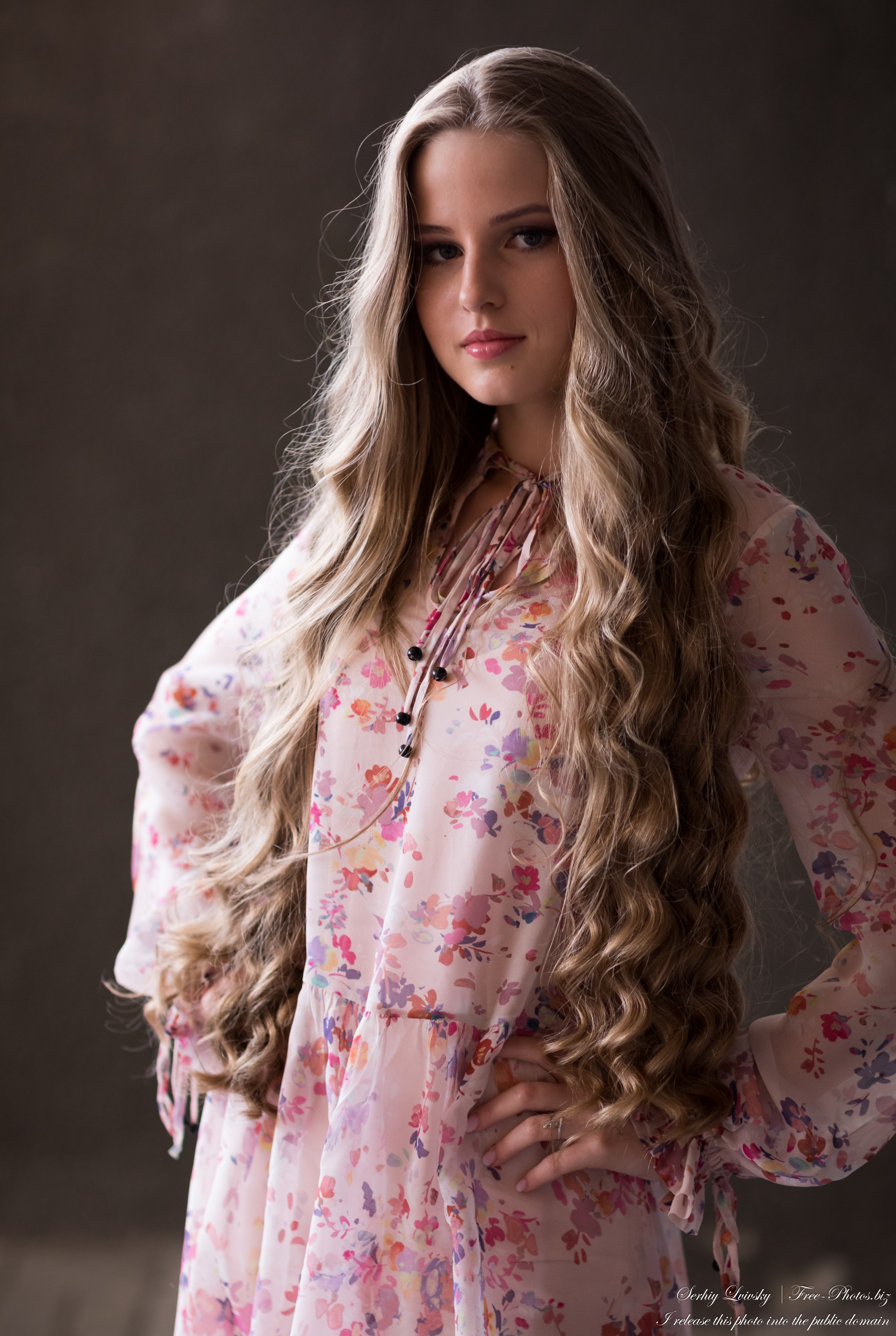 Diana - an 18-year-old natural blonde girl photographed by Serhiy Lvivsky in July 2020, picture 4
