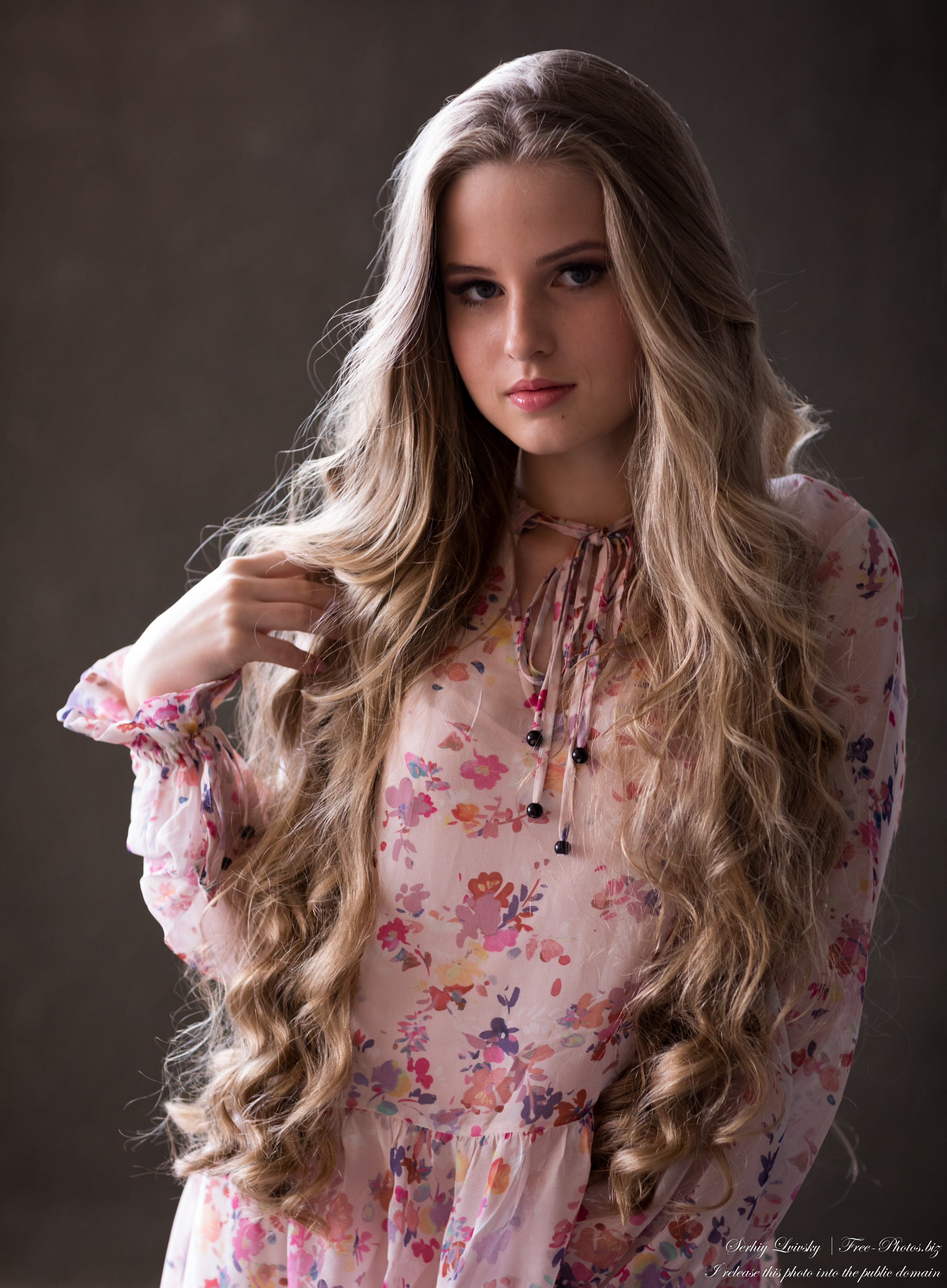 Diana - an 18-year-old natural blonde girl photographed by Serhiy Lvivsky in July 2020, picture 10