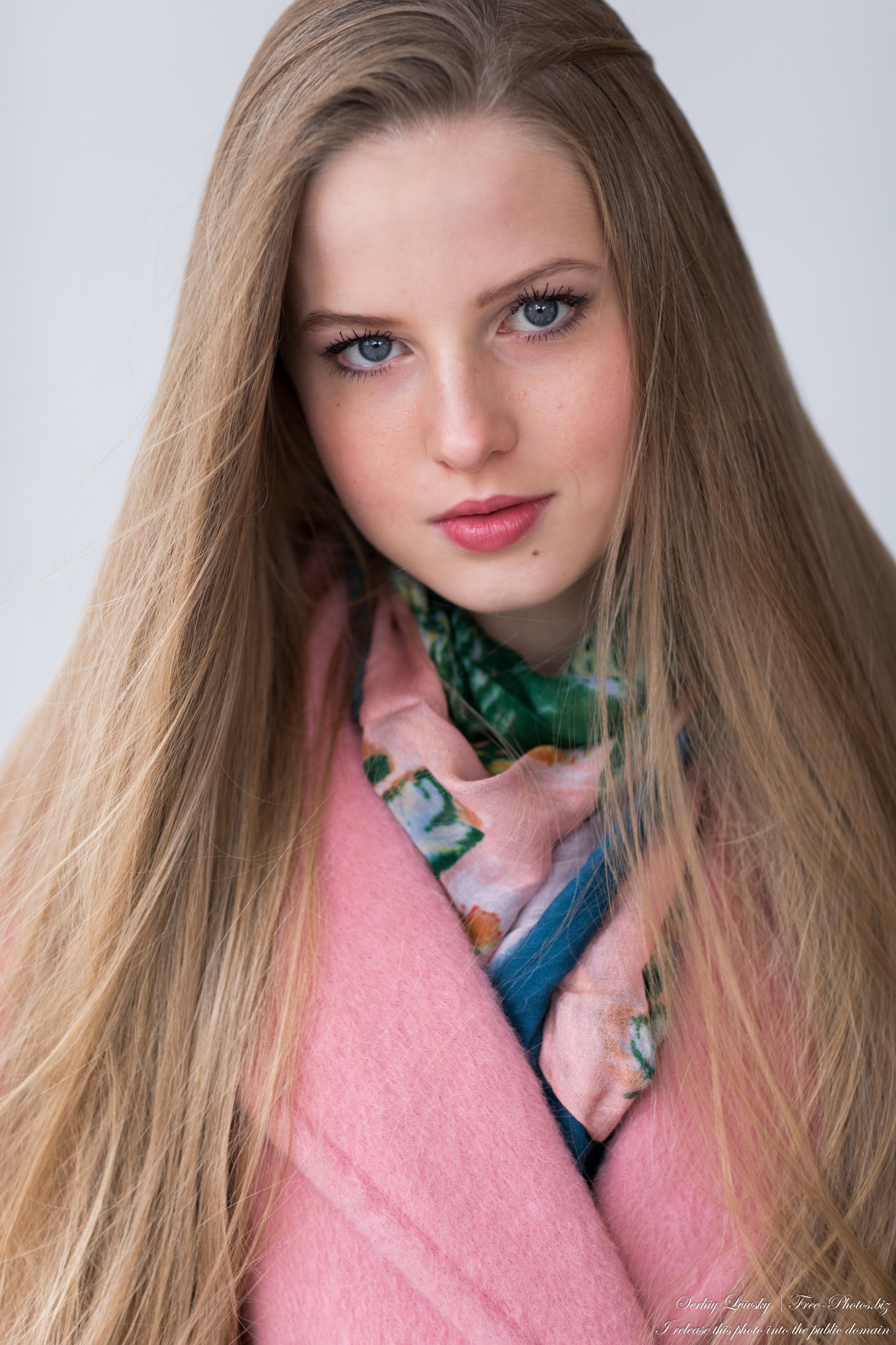 Diana  - an 18-year-old natural blonde girl photographed in October 2020 by Serhiy Lvivsky, picture 7
