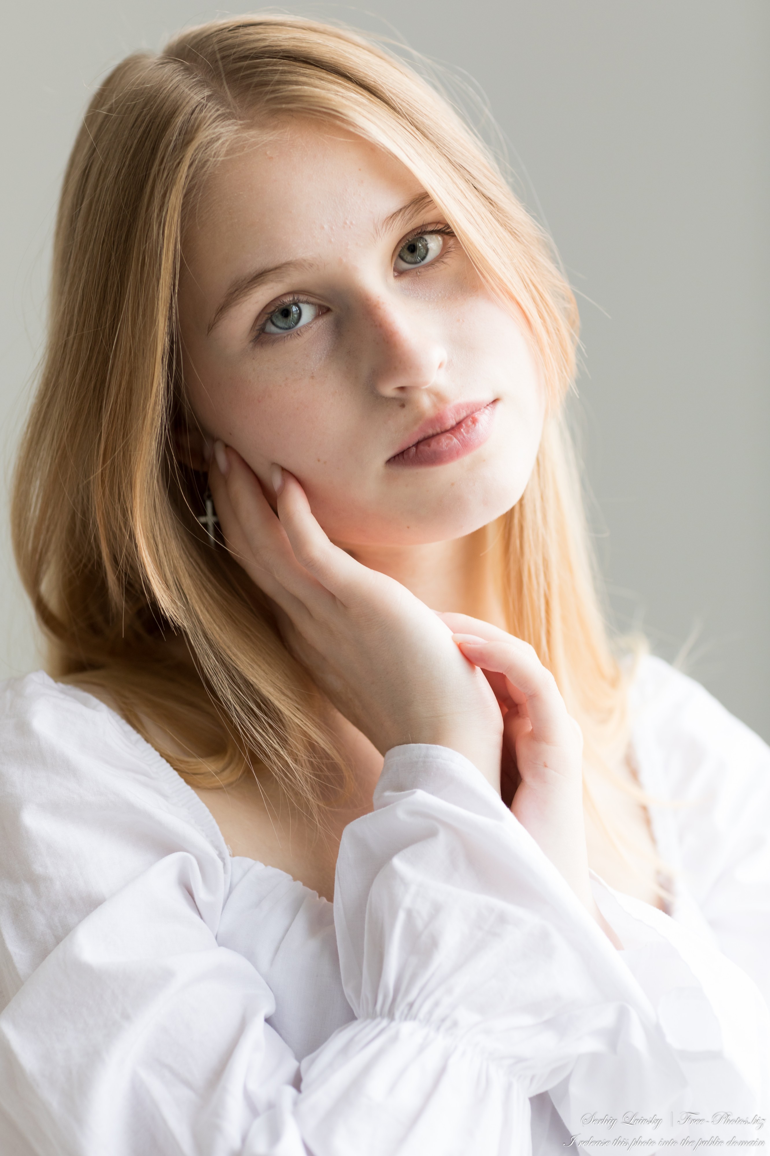 Joanna - a 15-year-old girl with natural big lips and natural blonde hair photographed in August 2023 by Serhiy Lvivsky, picture 18