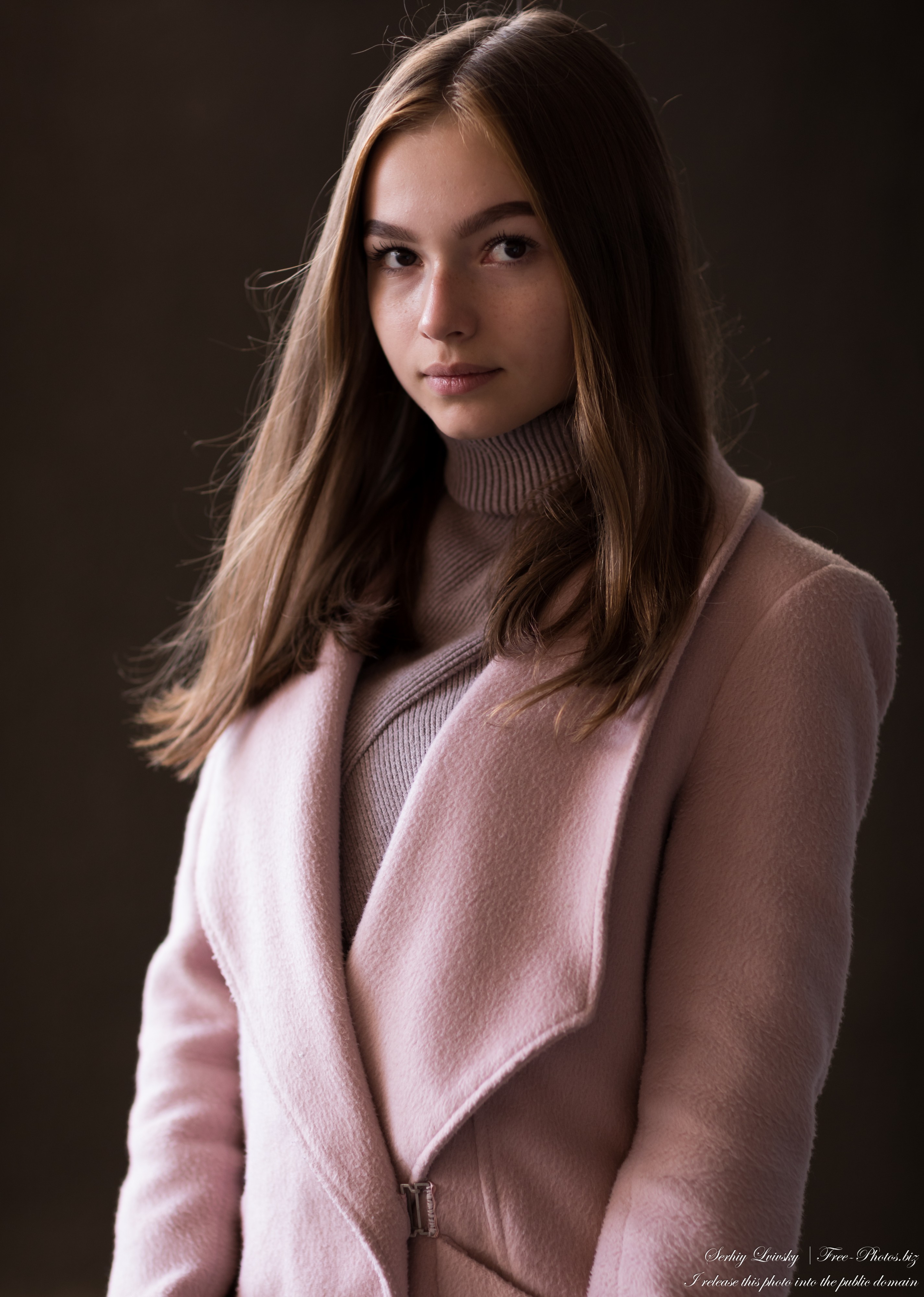 Julia - a 15-year-old girl photographed in October 2020 by Serhiy Lvivsky, picture 1