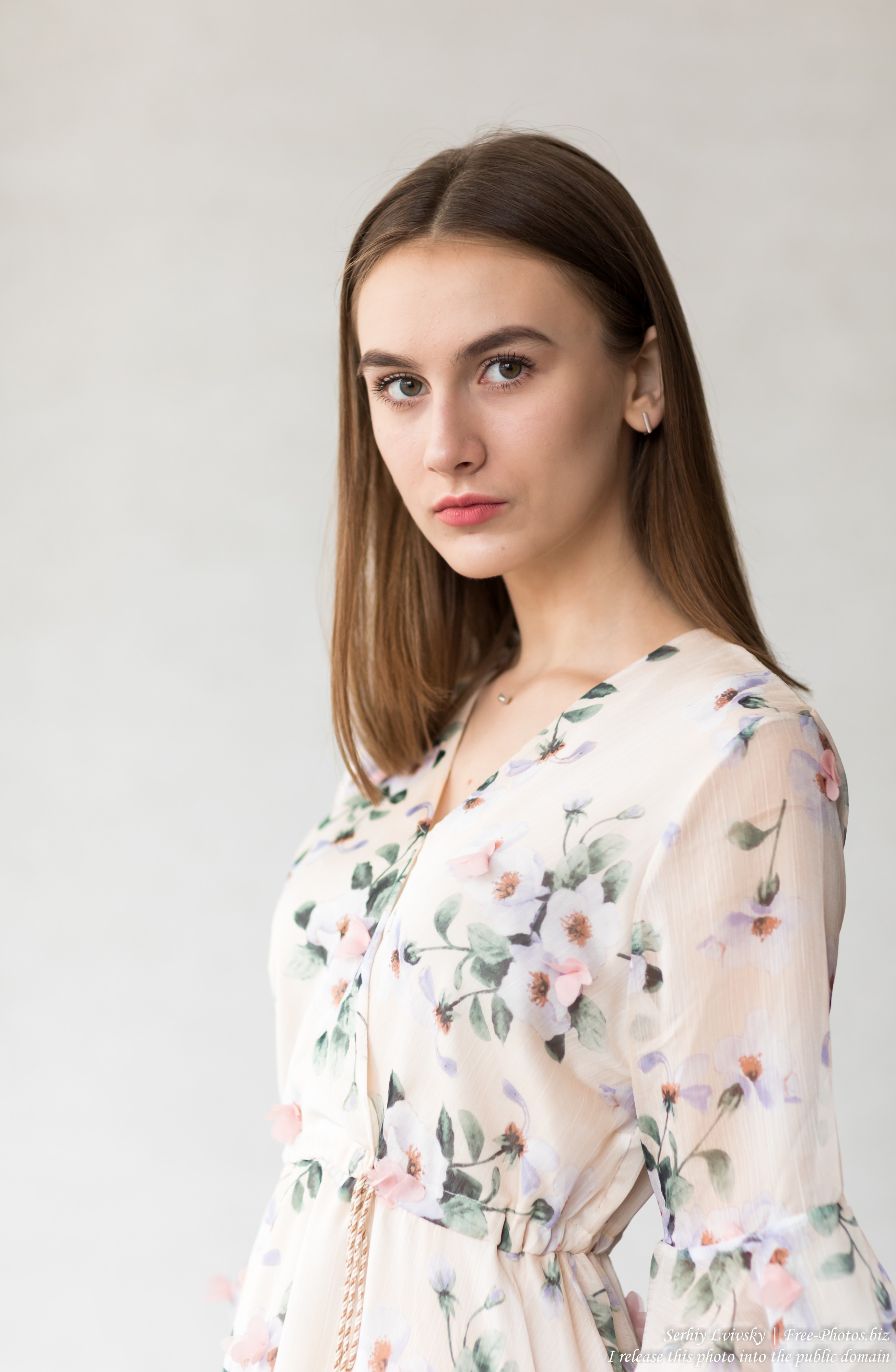 Julia - a 15-year-old girl photographed in July 2019 by Serhiy Lvivsky, picture 1