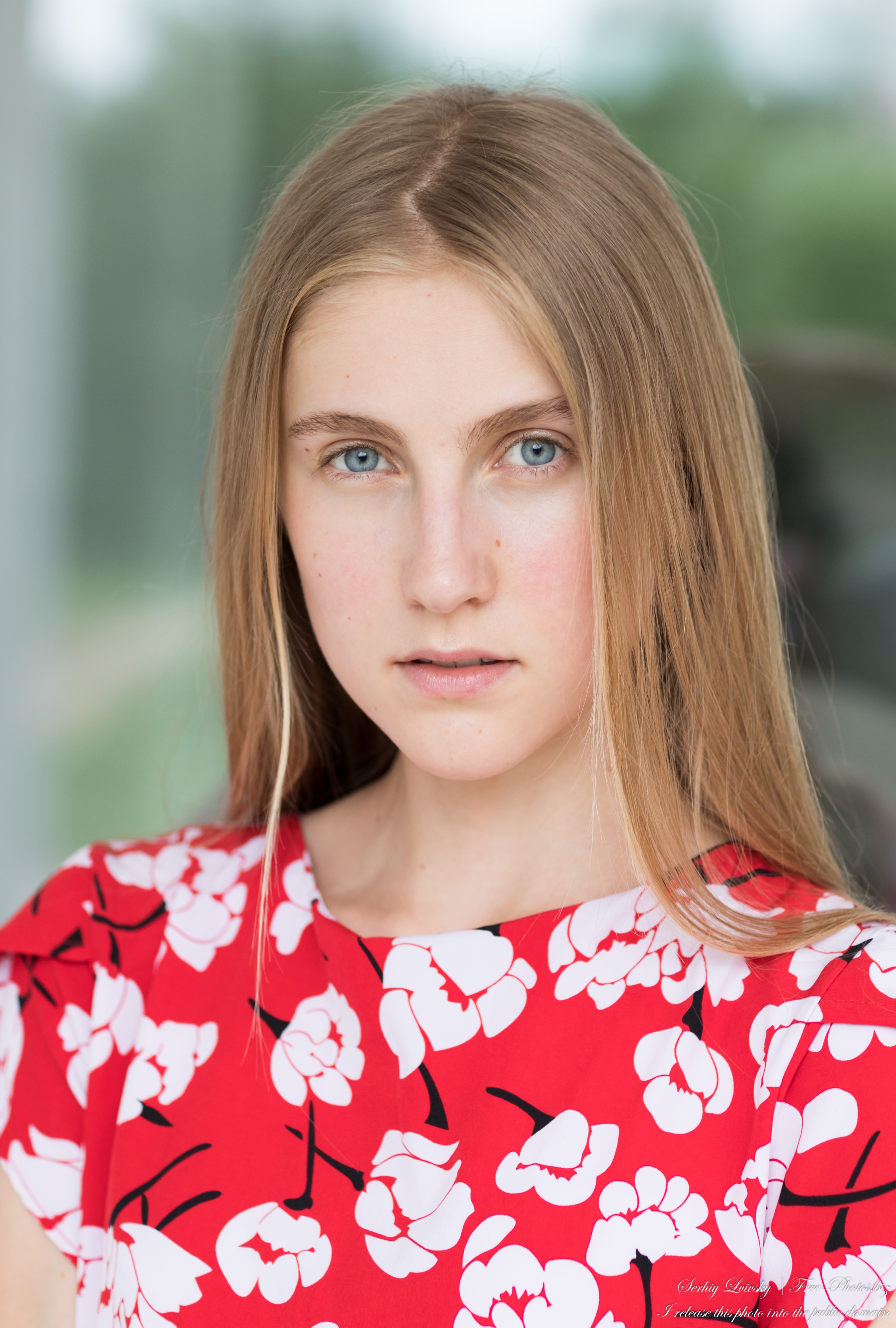 Katia - a 17-year-old natural blonde girl with blue eyes photographed in July 2020 by Serhiy Lvivsky, picture 4