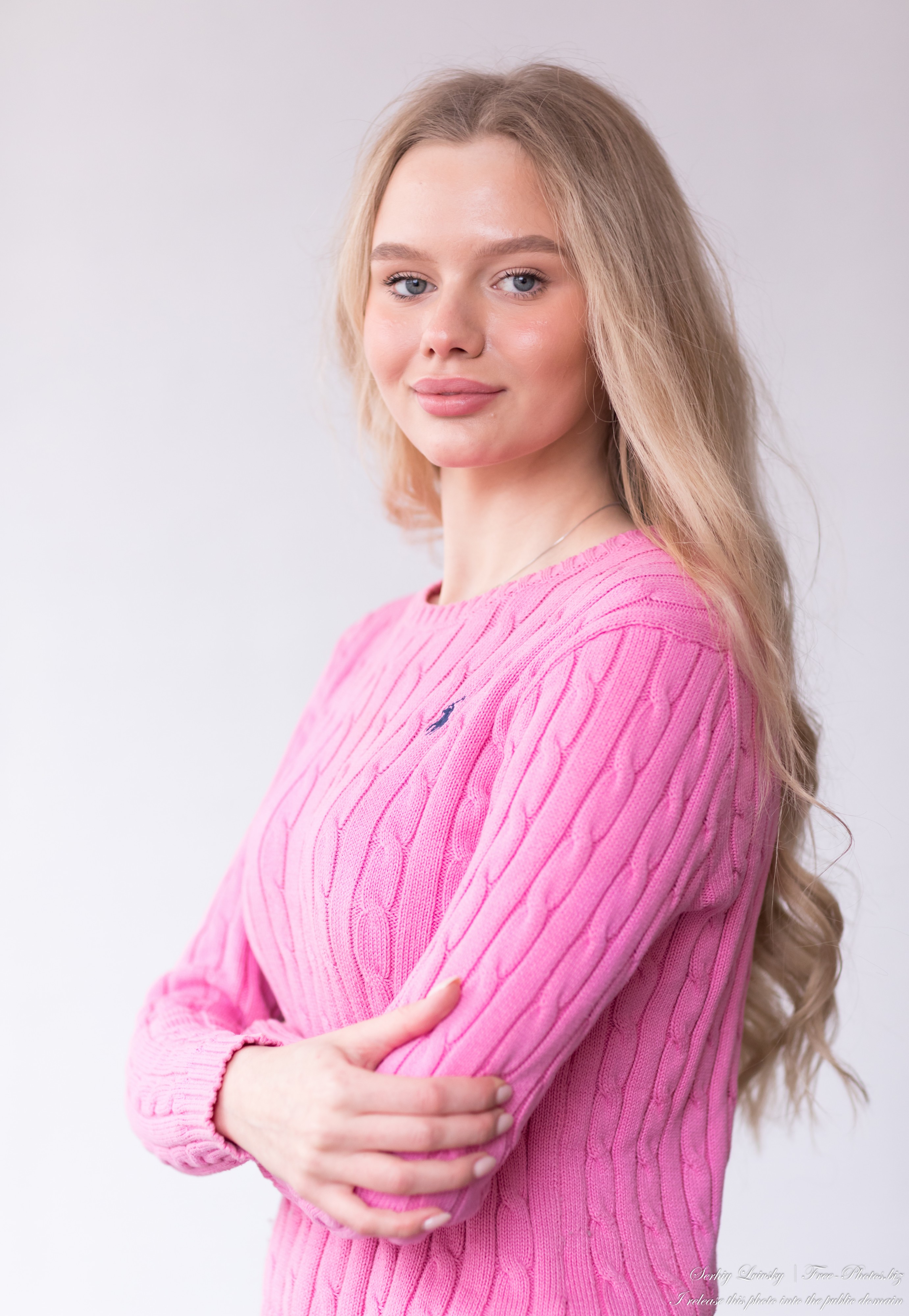 Oksana - a 19-year-old natural blonde girl photographed by Serhiy Lvivsky in March 2021, picture 1
