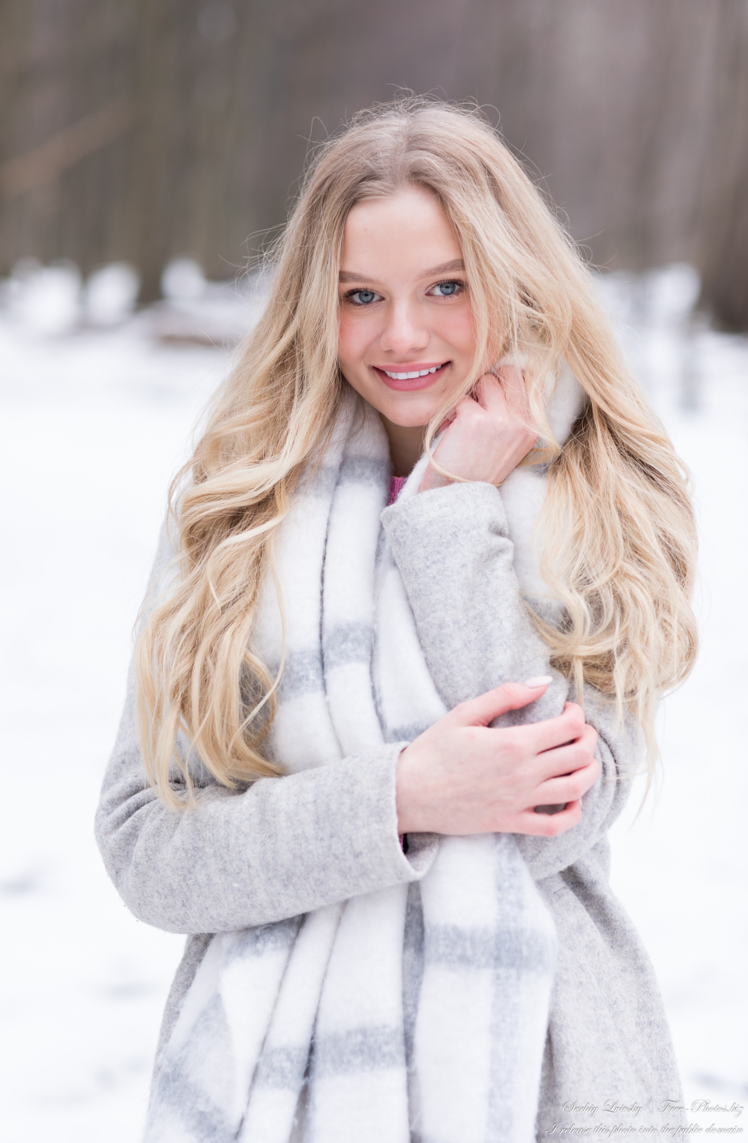 Oksana - a 19-year-old natural blonde girl photographed by Serhiy Lvivsky in March 2021, picture 34
