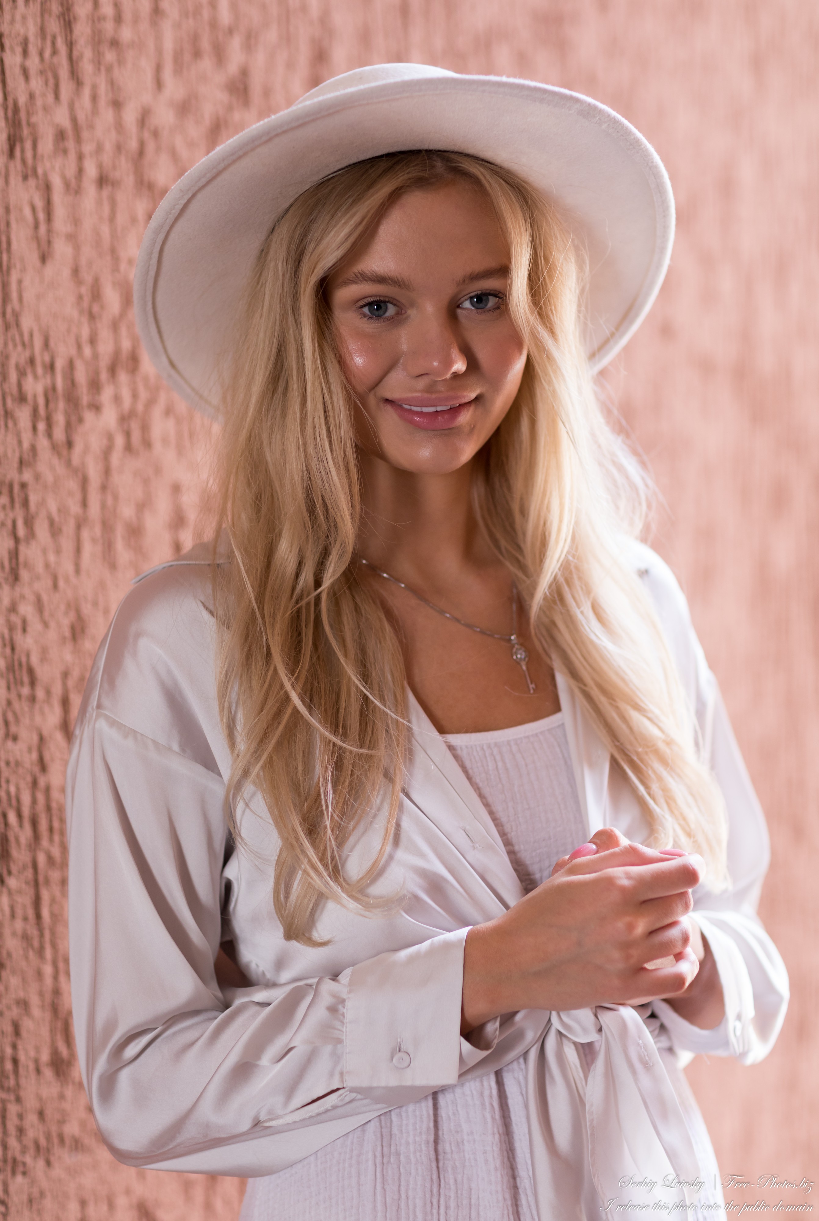 Oksana - a natural blonde 19-year-old girl photographed in July 2021 by Serhiy Lvivsky, picture 16