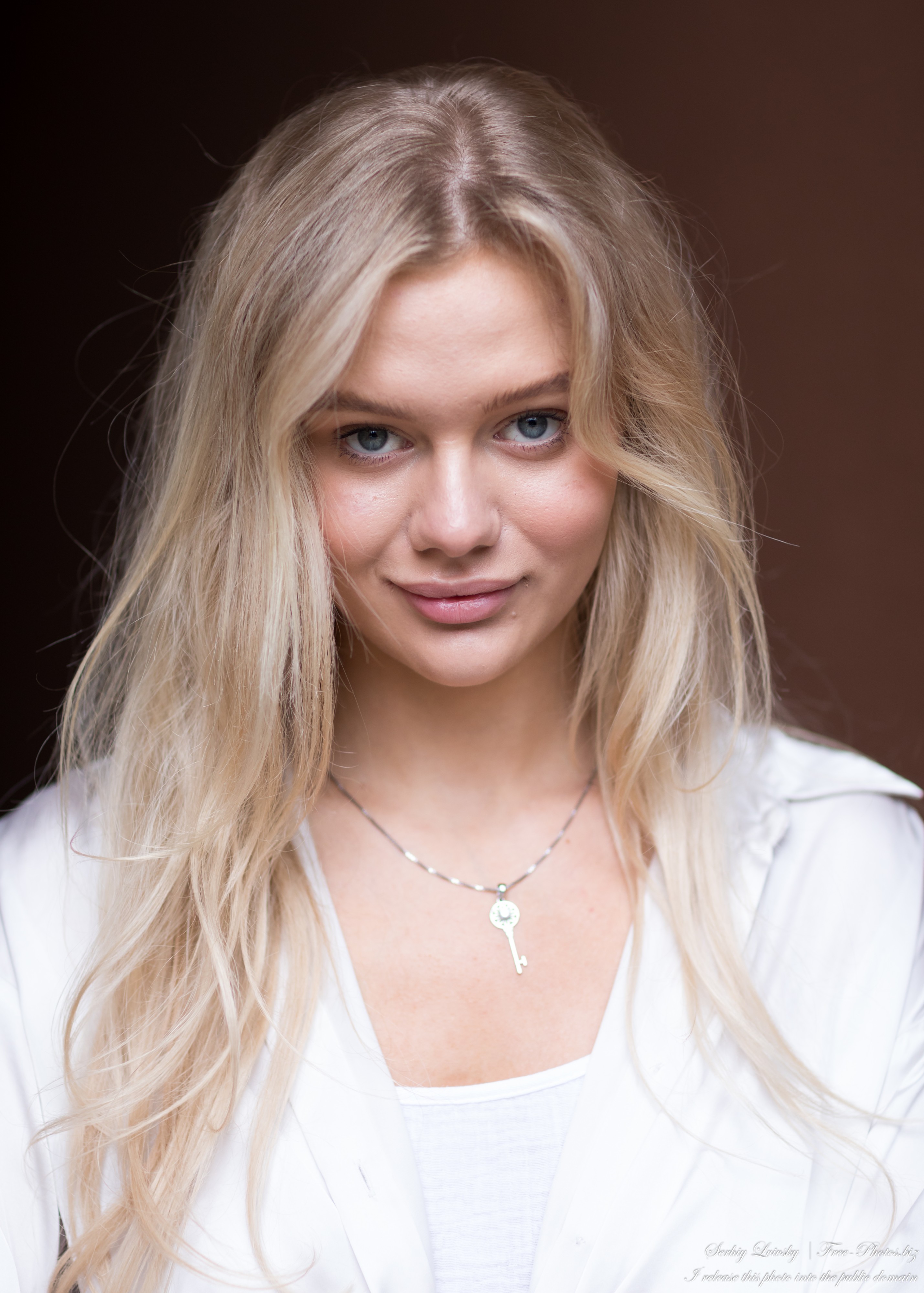 Oksana - a natural blonde 19-year-old girl photographed in July 2021 by Serhiy Lvivsky, picture 20