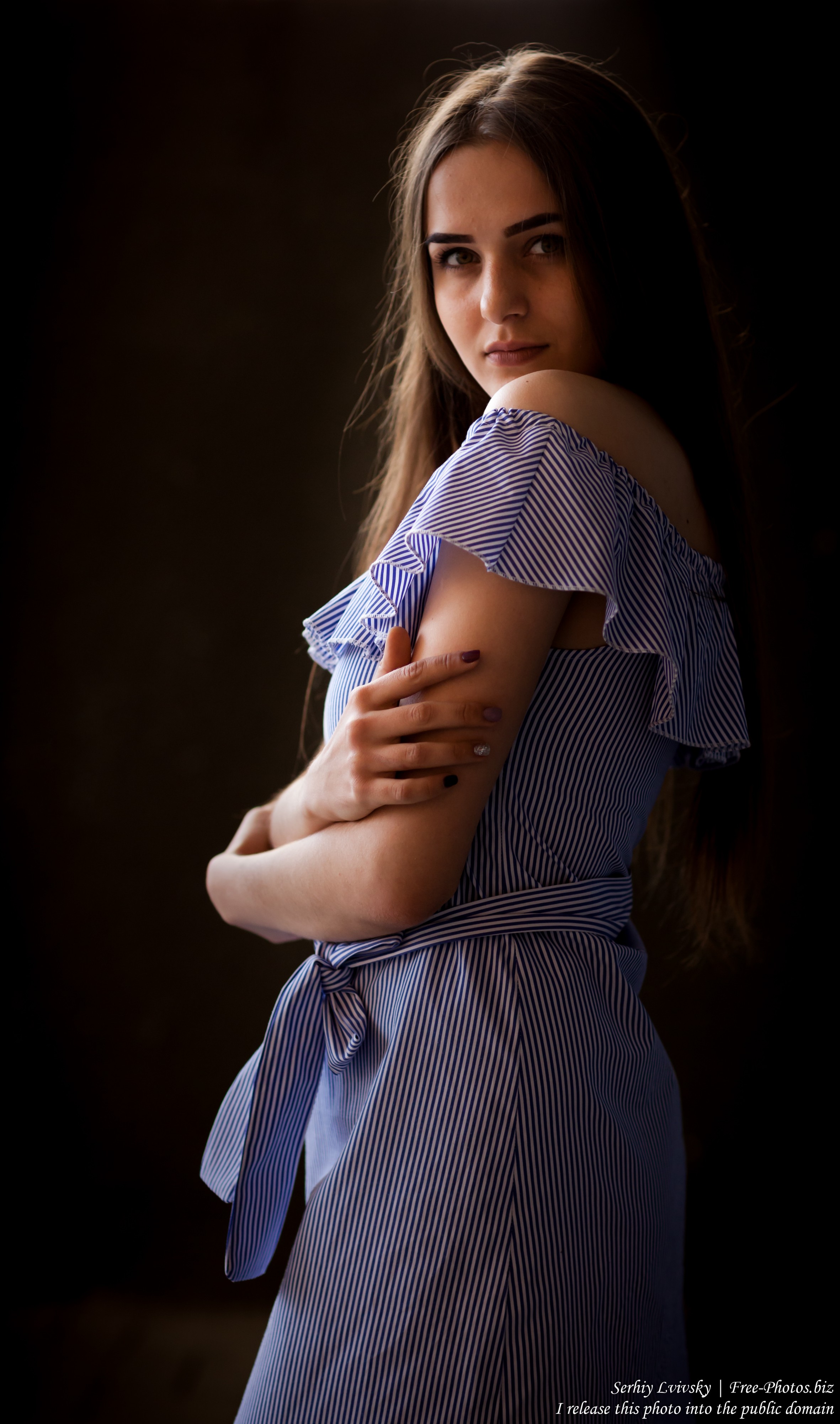 Olena - a 20-year-old brunette girl photographed in June 2017 by Serhiy Lvivsky, picture 4