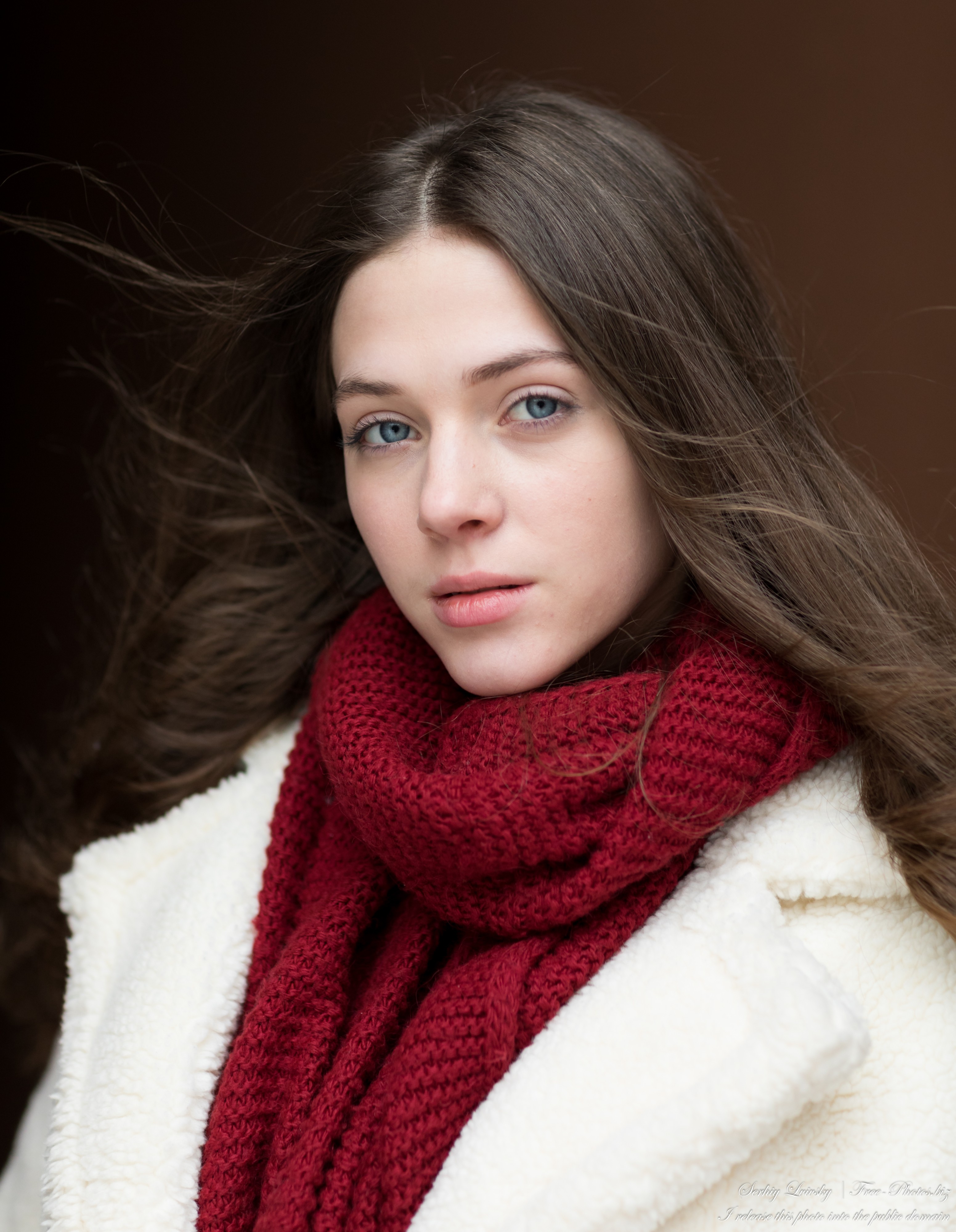 Sophia - a 17-year-old girl with blue eyes photographed by Serhiy Lvivsky in January 2022, picture 5