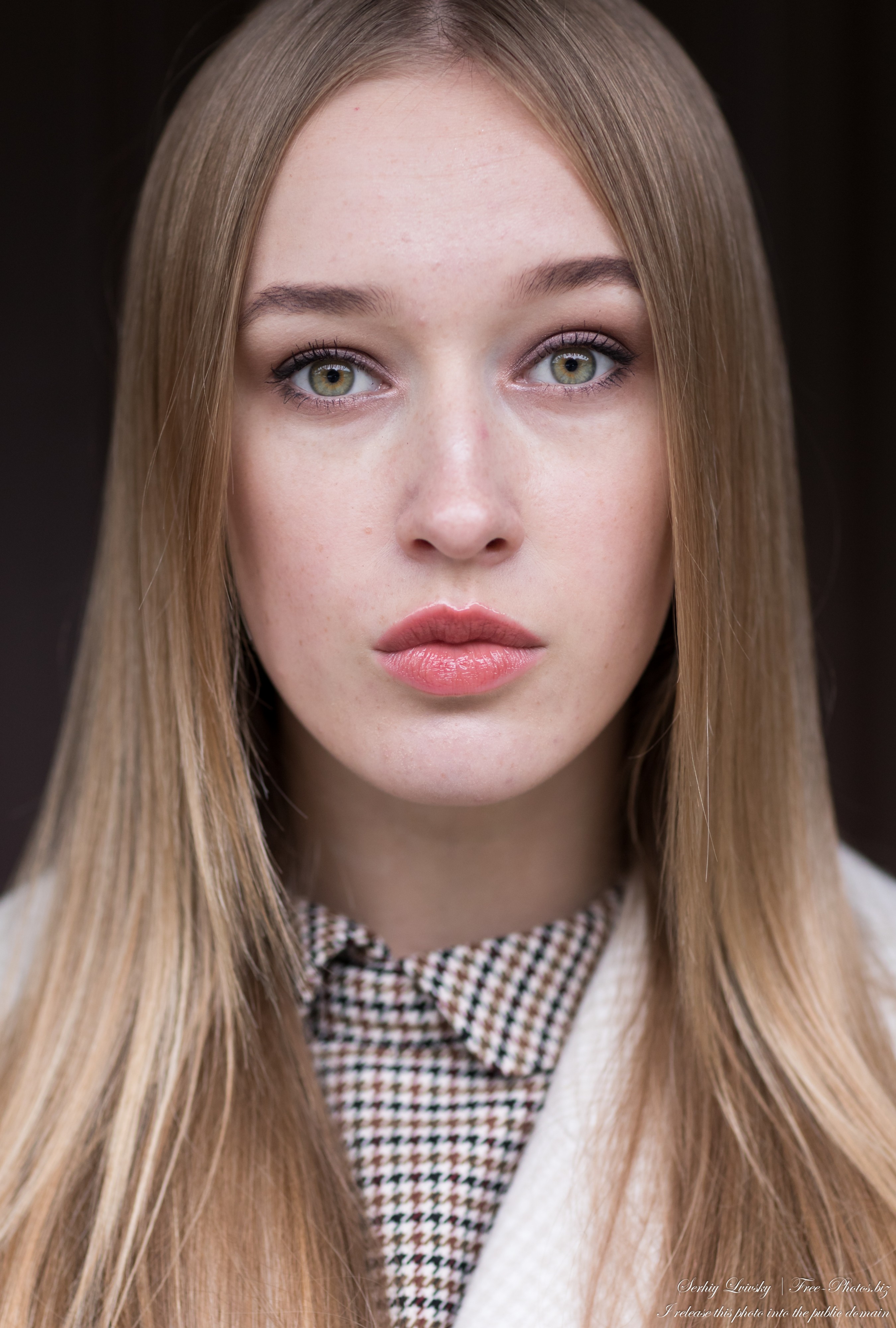 Sophia - a 19-year-old blonde girl with yellow-green eyes photographed in October 2020 by Serhiy Lvivsky, picture 13