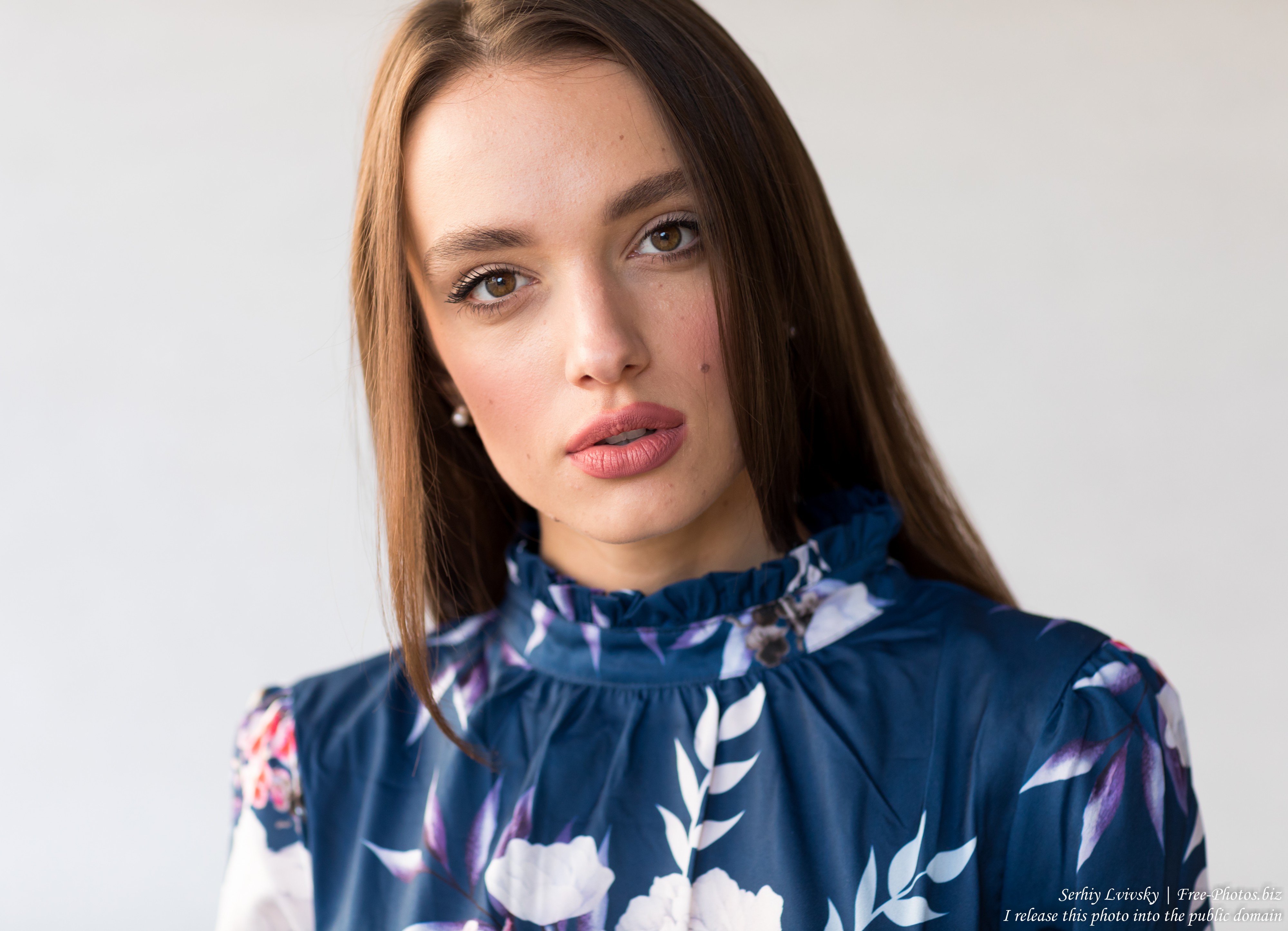 Tonya - a 23-year-old brunette girl photographed in August 2019 by Serhiy Lvivsky, picture 3