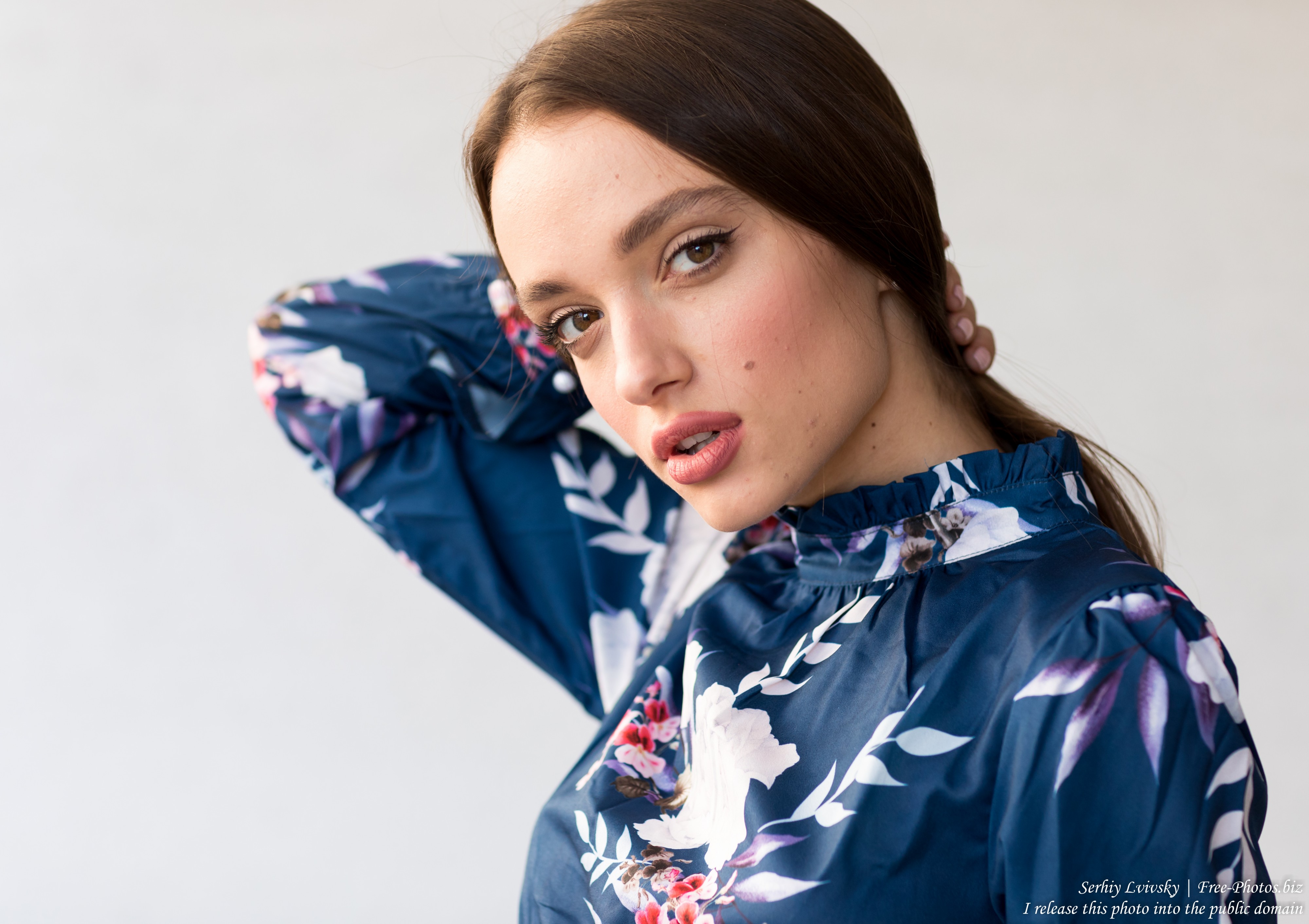 Tonya - a 23-year-old brunette girl photographed in August 2019 by Serhiy Lvivsky, picture 5