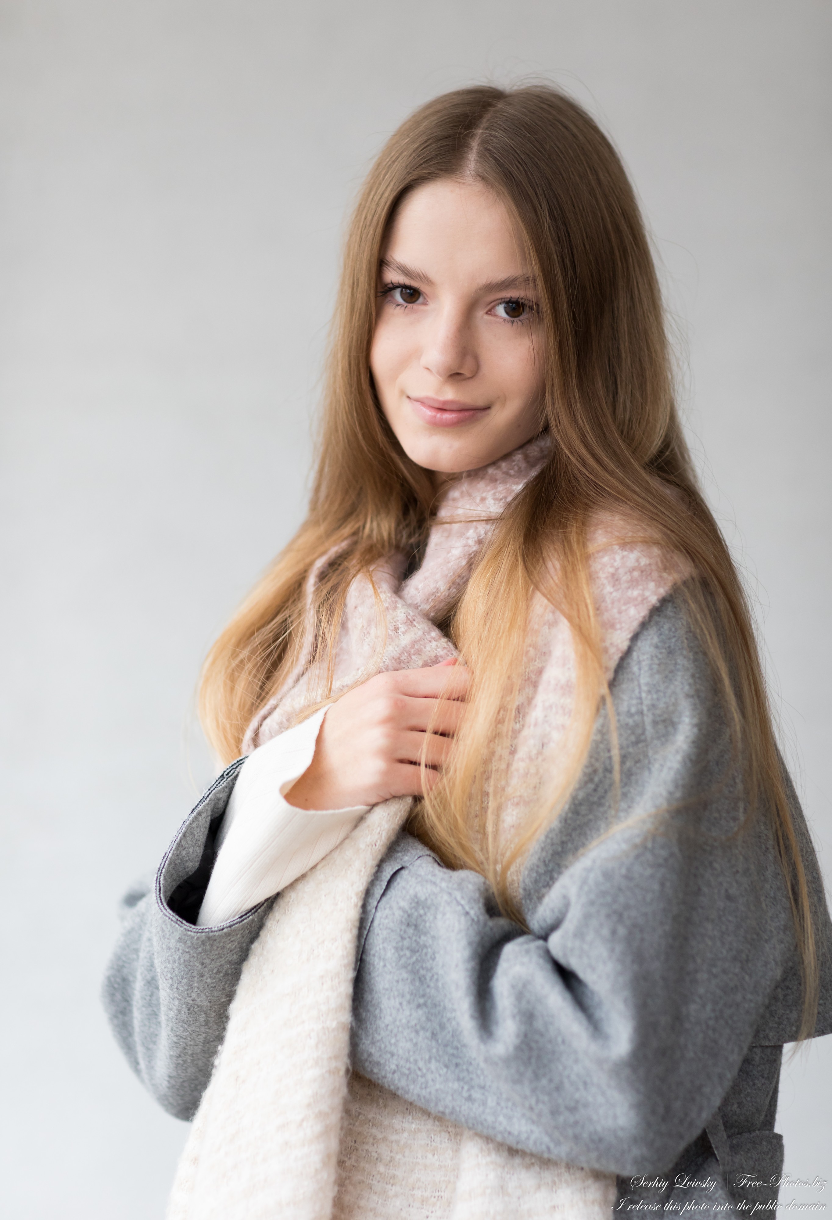 Vika - an 18-year-old God's creation with natural fair hair, photographed by Serhiy Lvivsky in November 2022, picture 2