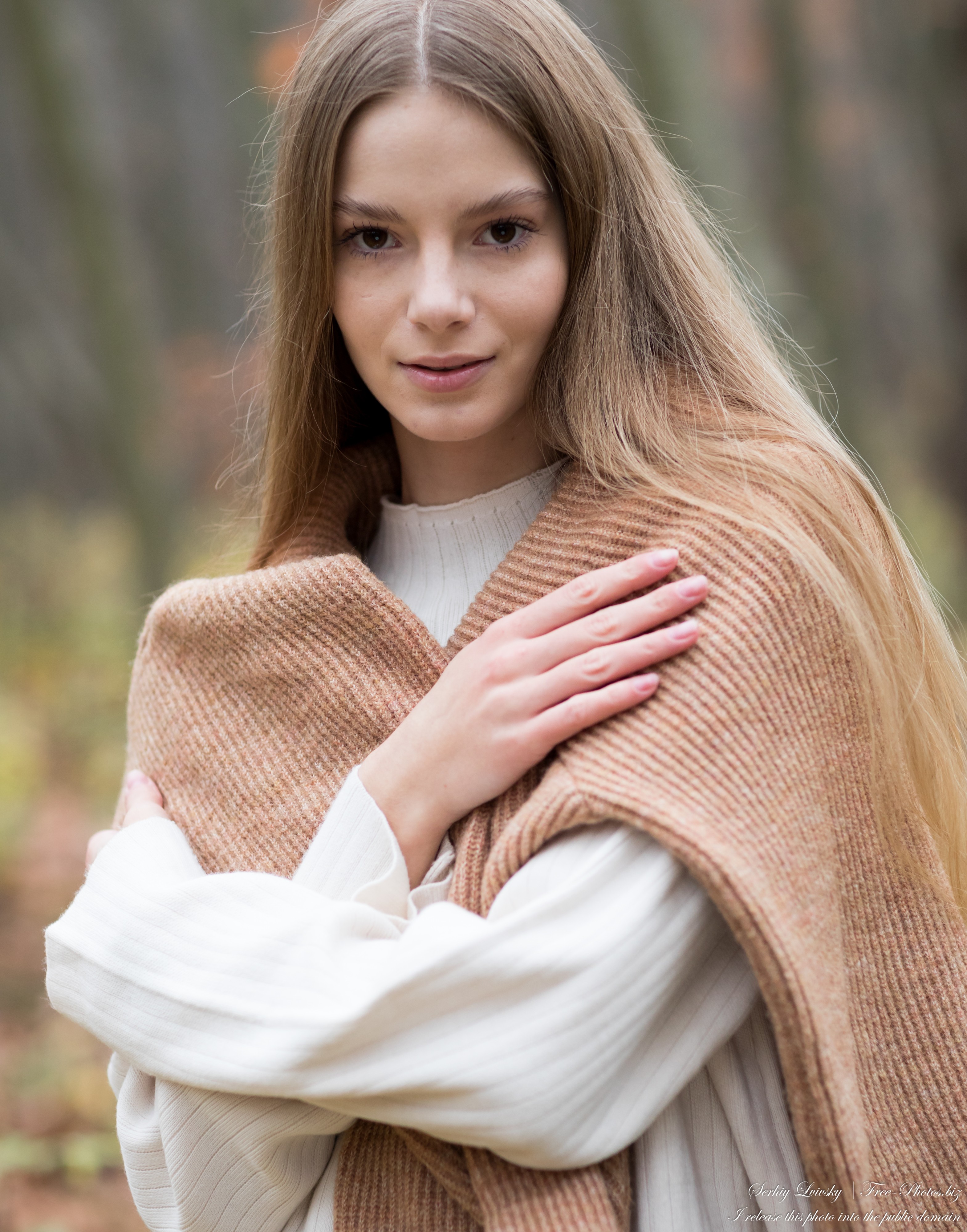 Vika - an 18-year-old God's creation with natural fair hair, photographed by Serhiy Lvivsky in November 2022, picture 24