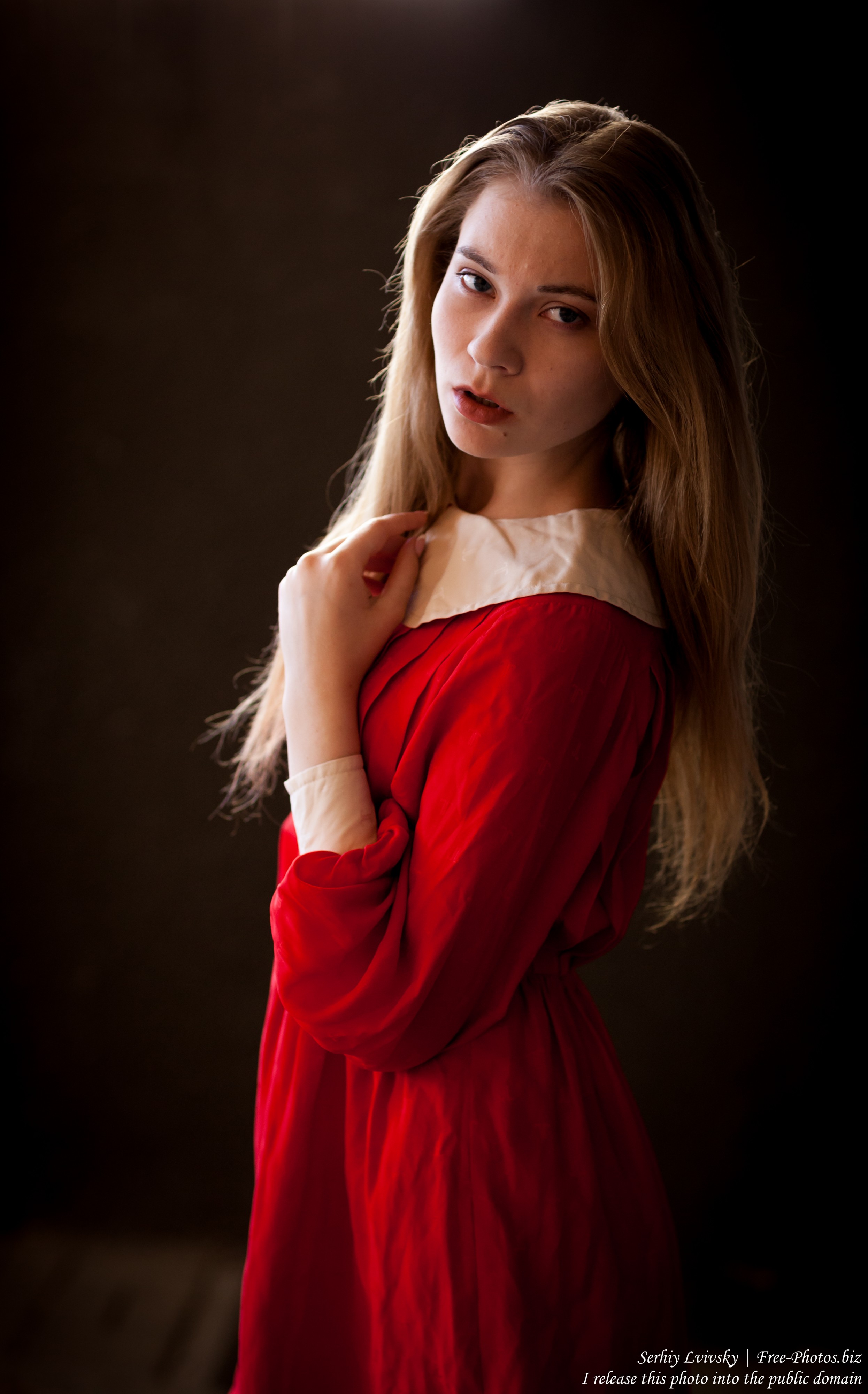 Vladyslava - an 18-year-old natural blonde girl photographed by Serhiy Lvivsky in June 2017, picture 5