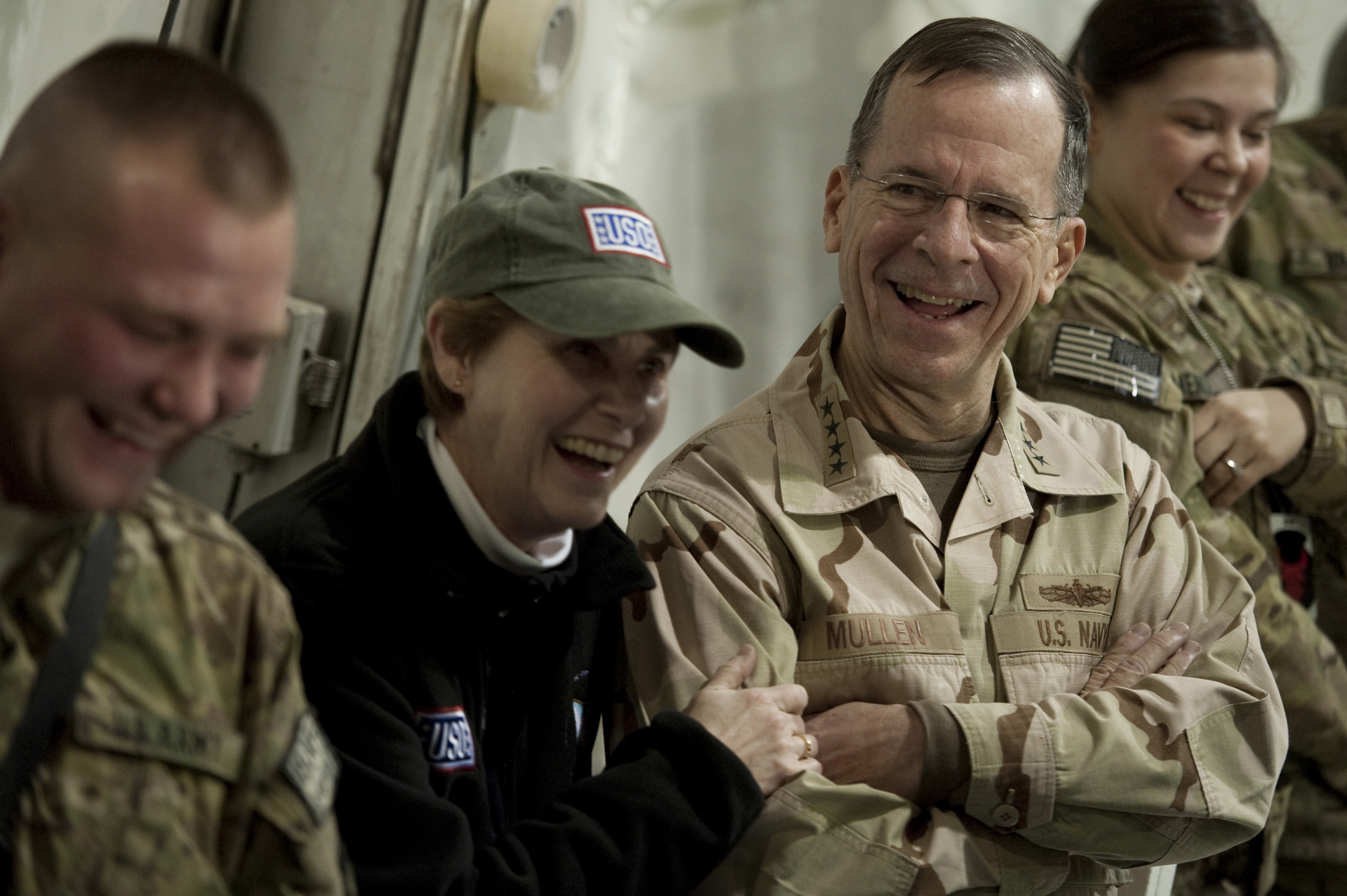 Defense.gov News Photo 101215-N-0696M-322 - Chairman of the Joint Chiefs of Staff Adm. Mike Mullen U.S. Navy and his wife Deborah enjoy the USO Holiday Tour at Bagram Air Field