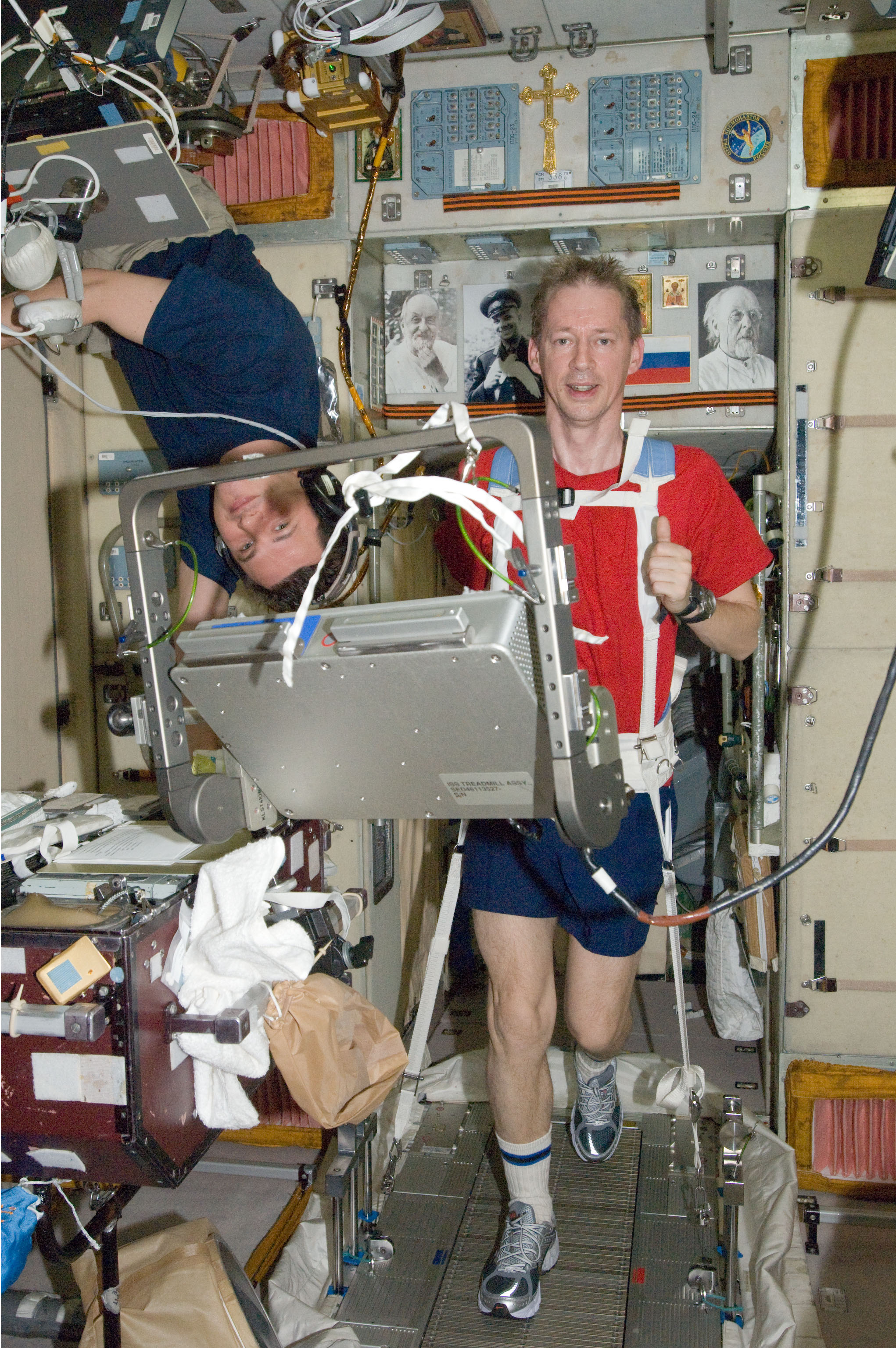 ISS-20 Frank De Winne exercises on the TVIS in the Zvezda Service Module