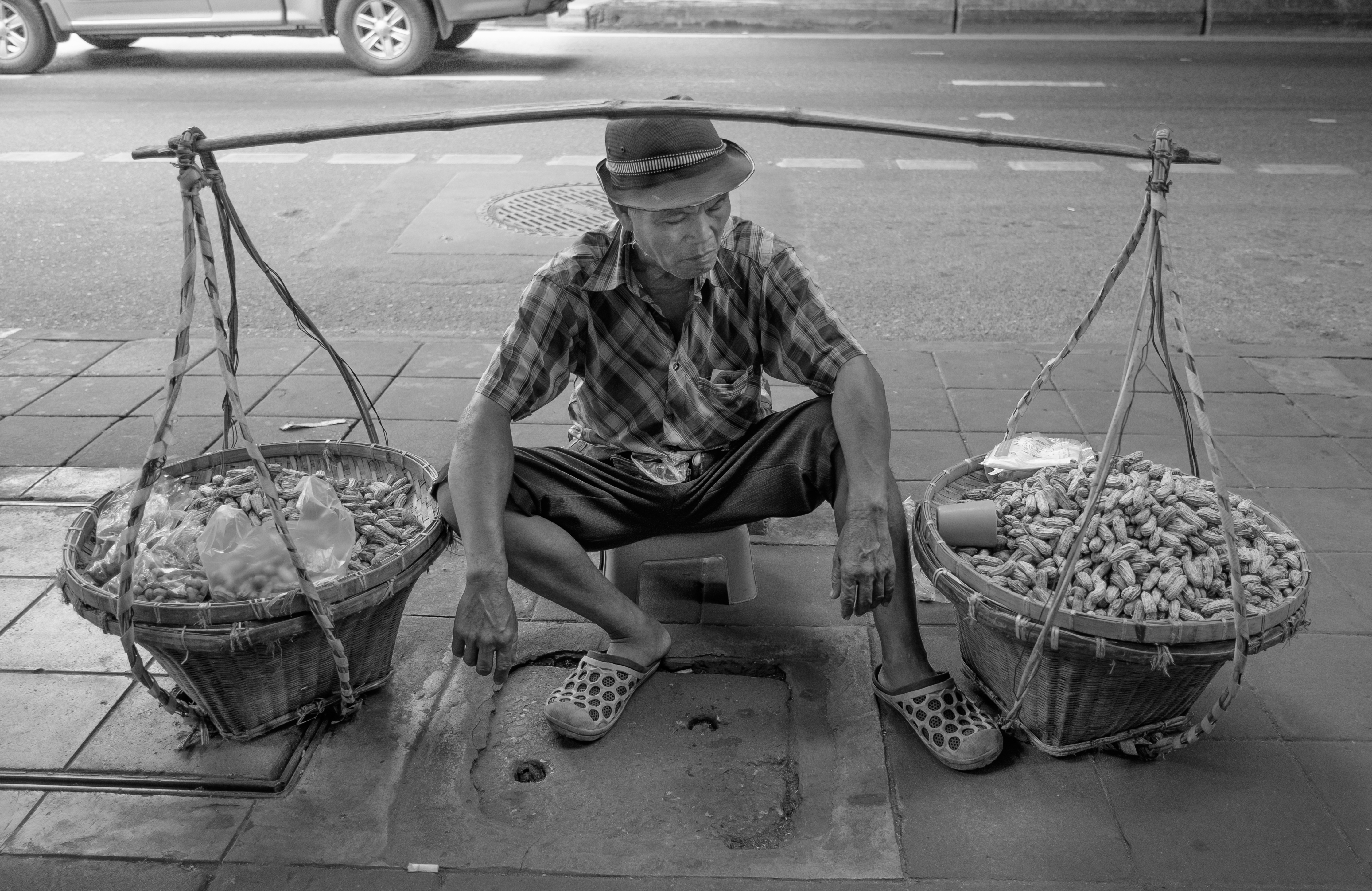 Peanut salesman, Bangkok (23660466425)