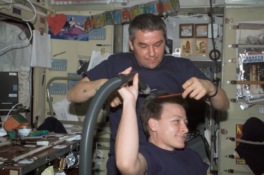 ISS-05 Valery Korzun cuts Peggy Whitson’s hair in the Zvezda Service Module