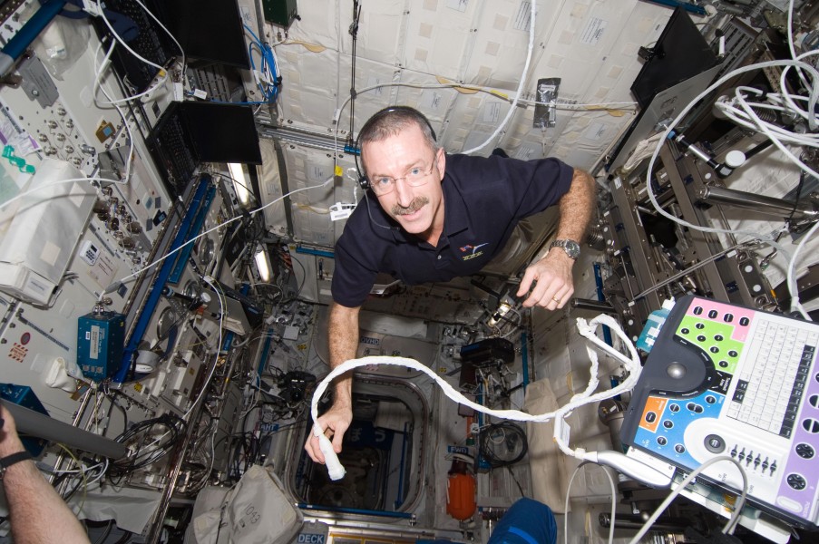 ISS-30 Dan Burbank uses the Integrated Cardiovascular Resting Echo Scan