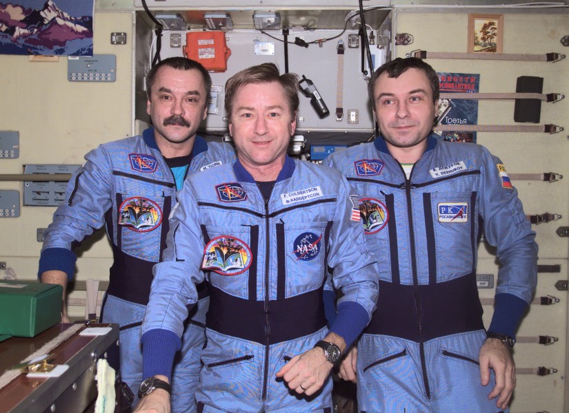 ISS Exp 3 crew por
