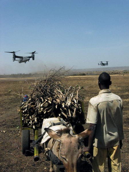 Malian boy watches incoming CV-22 Ospreys