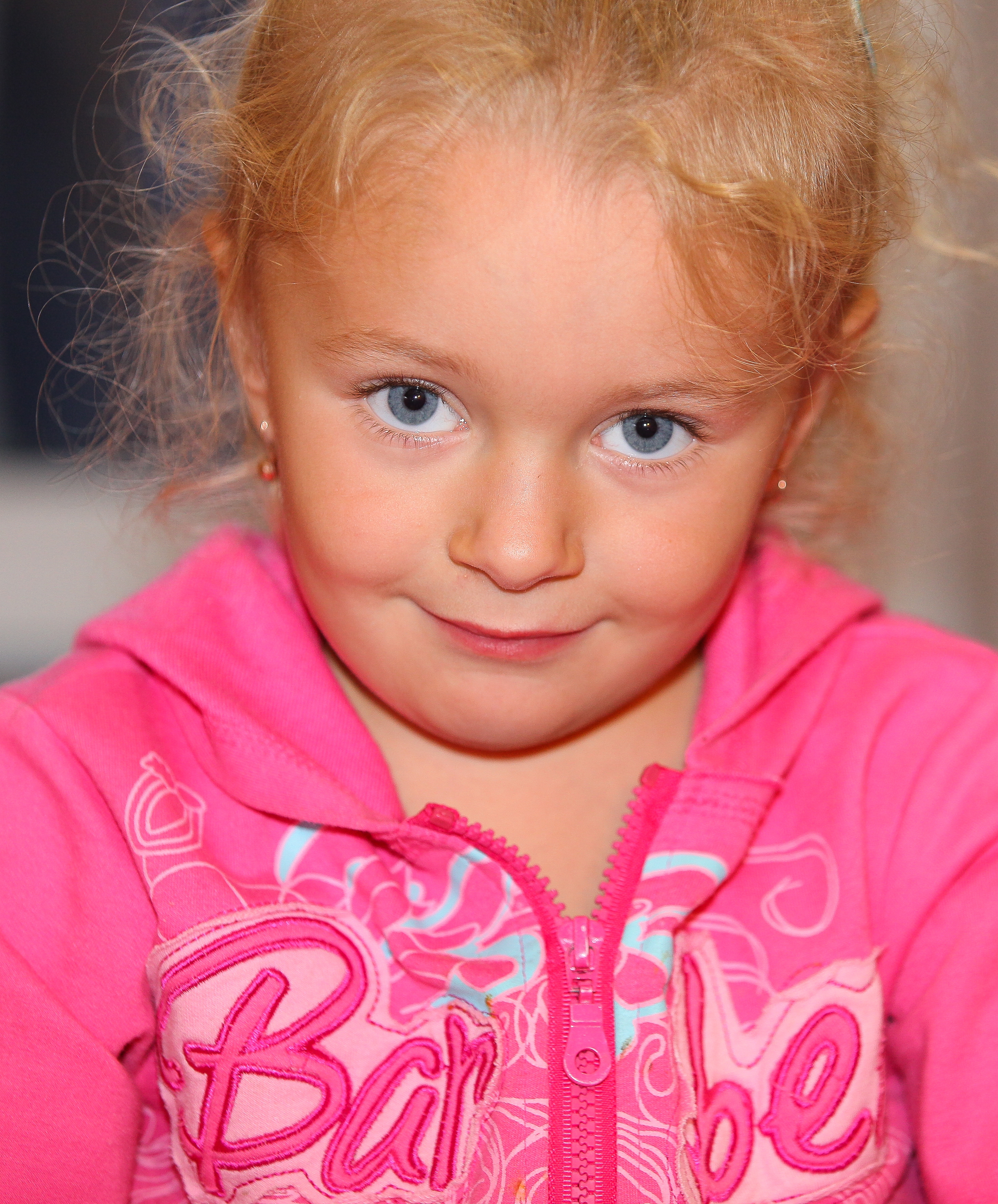 a sweet blond young girl photographed in September 2013, picture 3/4