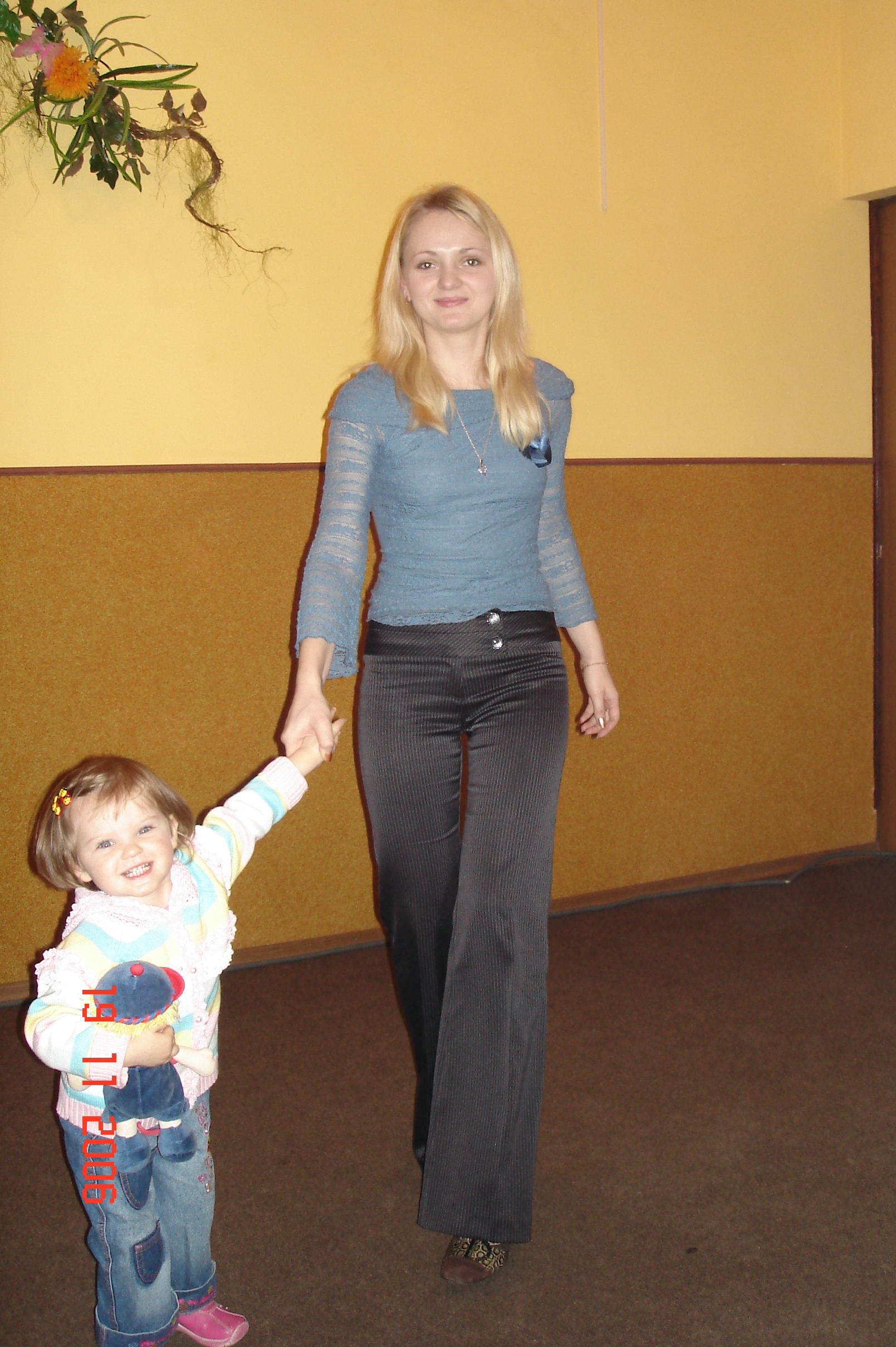 A beautiful blond woman with a kid, picture 3