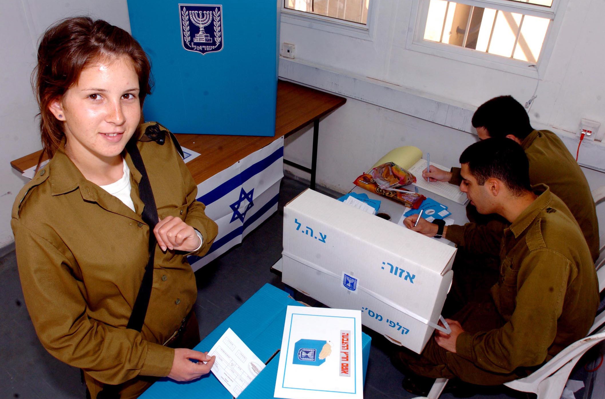Flickr - Israel Defense Forces - Female Soldier Votes in Israeli Government Elections (1)