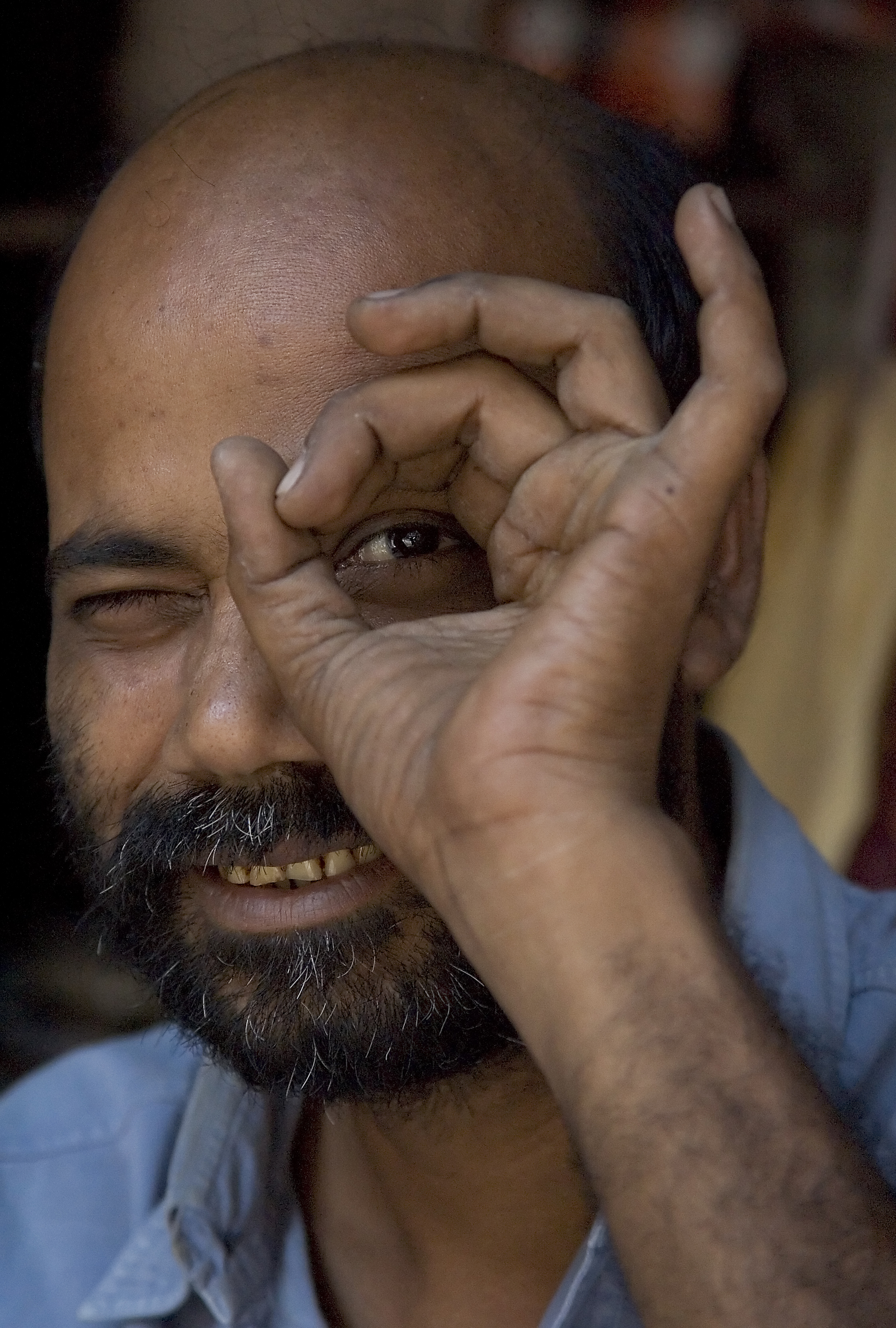 India - Varanasi bald hand peek - 0538