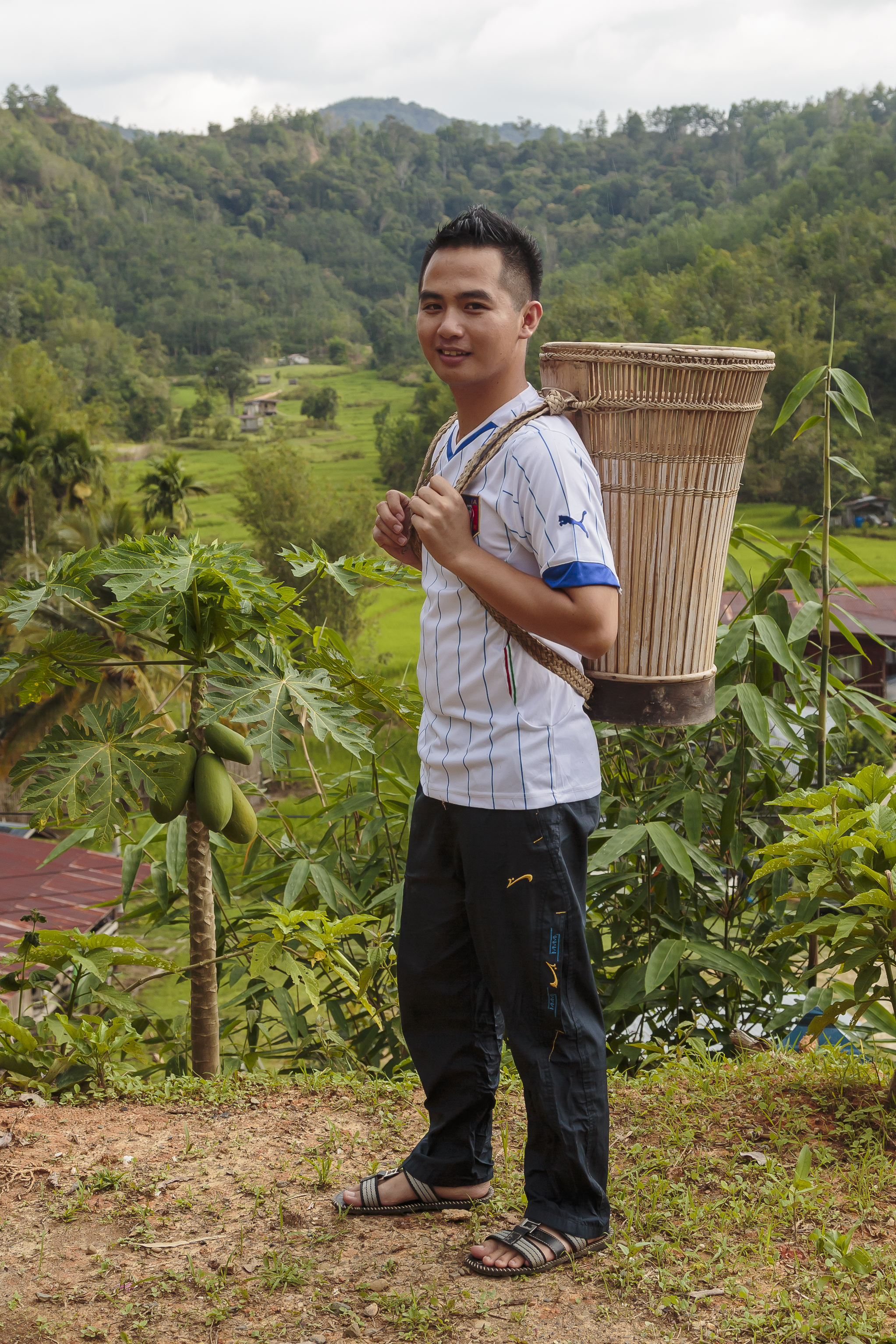 Kipaku Sabah Dusun-with-traditional-basket-02