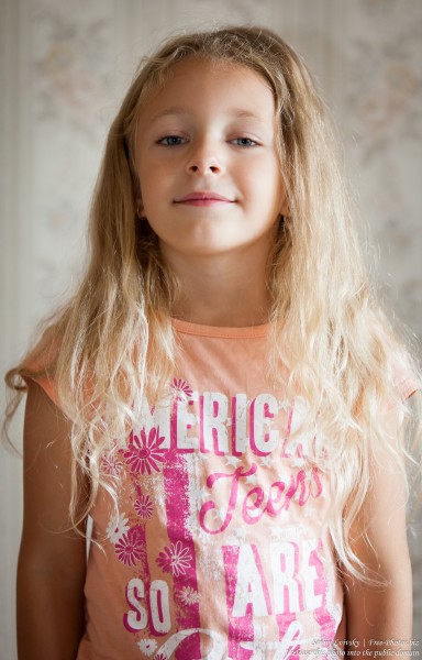 a blond child girl photographed in August 2015 by Serhiy Lvivsky, picture 1
