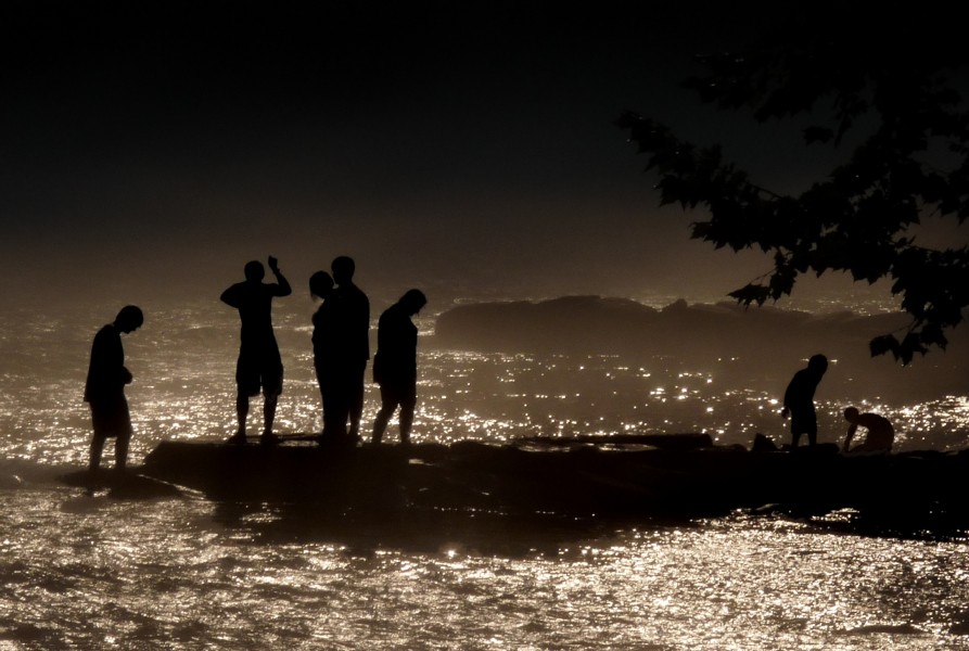 A family silhouette - Nantahala River (6241324149)