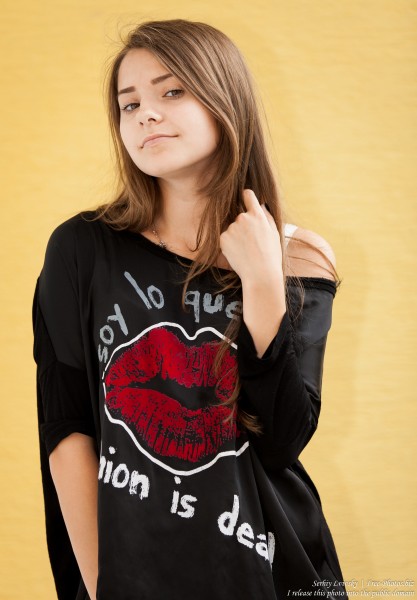a 14-year-old brunette girl photographed in July 2015, picture 20